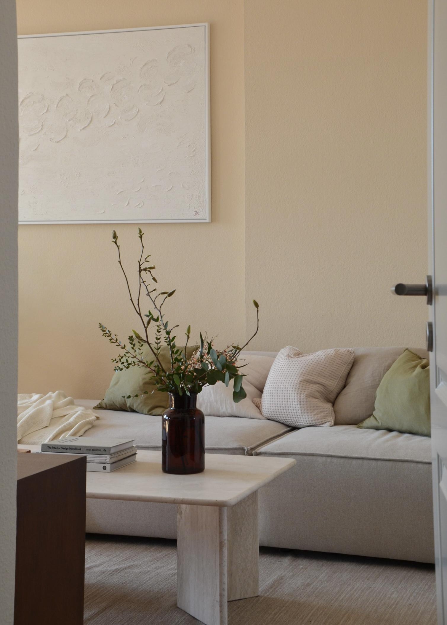 Ich freue mich drauf, wenn die Magnolie bald blüht 🌸 #wohnzimmer #magnolie #frühling #interiorinspo