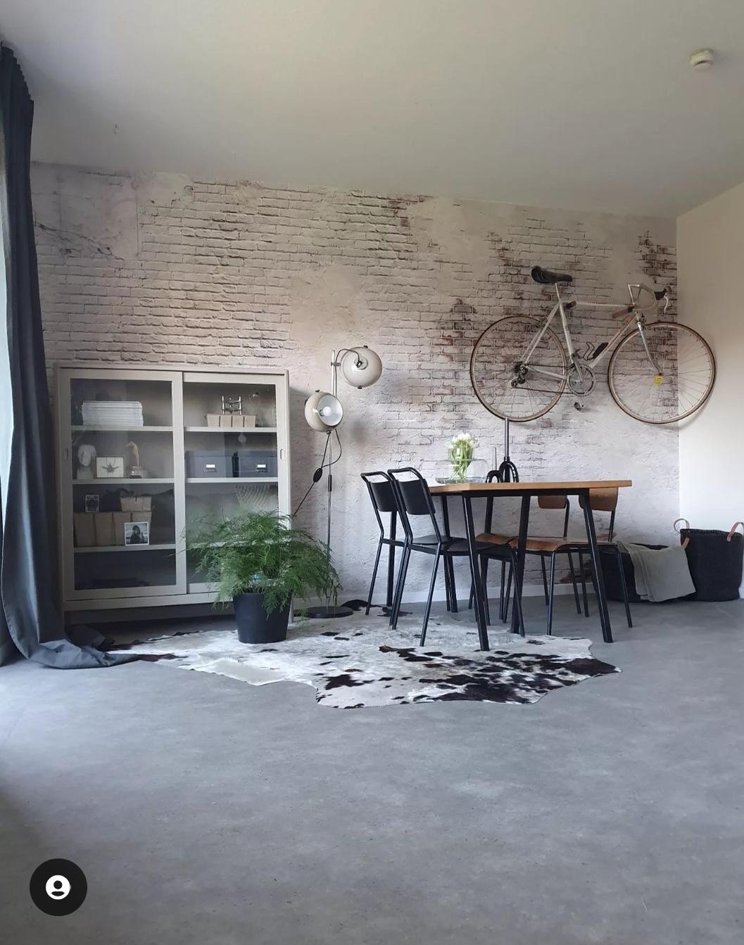 Ich gebe meinen Einrichtungsstyl keinen Namen,  ich erfinde mich manchmal neu.
#wohnzimmer #wallpaper #bike 