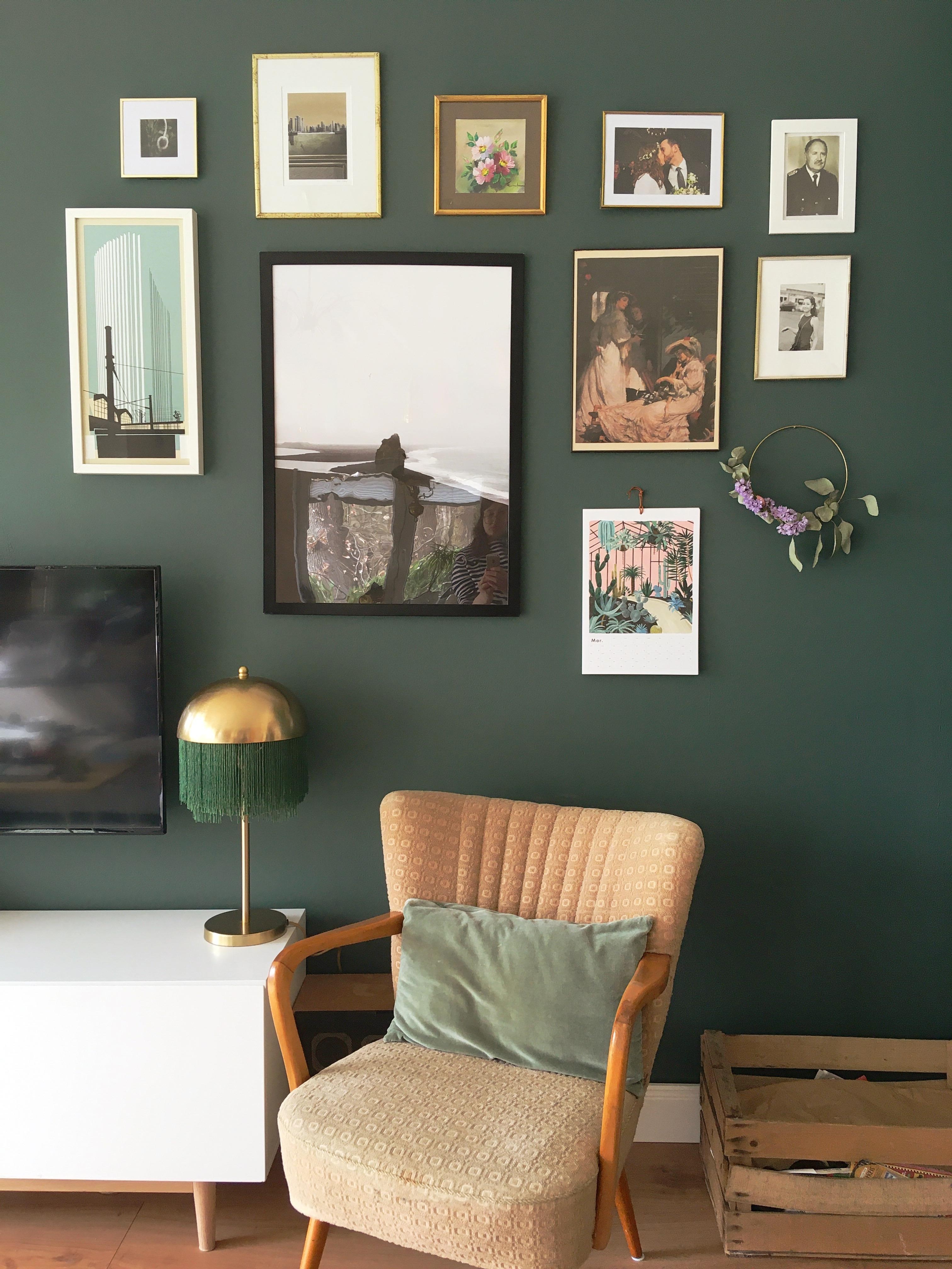 Ich liebe am meisten unsere #wanddeko im #wohnzimmer auf unserer grünen Wand.
#livingchallenge