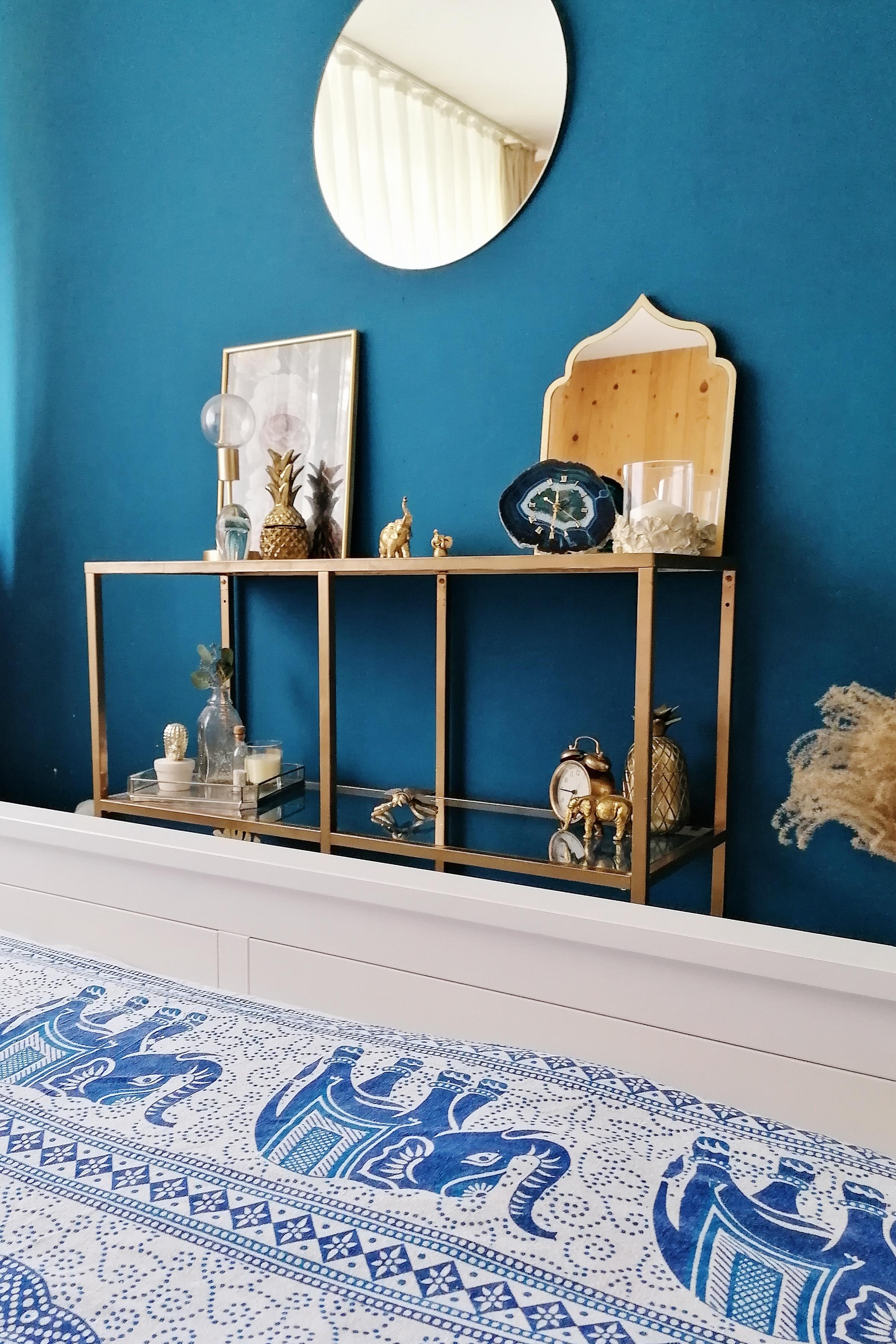 Ich liebe bunte Wände😍 Regal war ein DIY Projekt #wallcolor #couchmagazin 