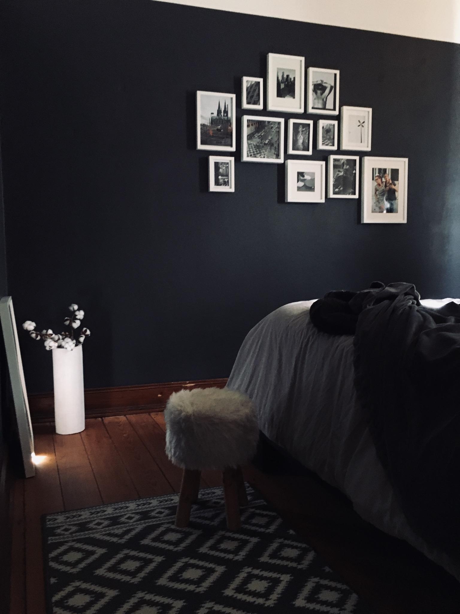 Ich liebe die neue Farbe im Schlafzimmer ❤️
#altbau #schlafzimmer #bett