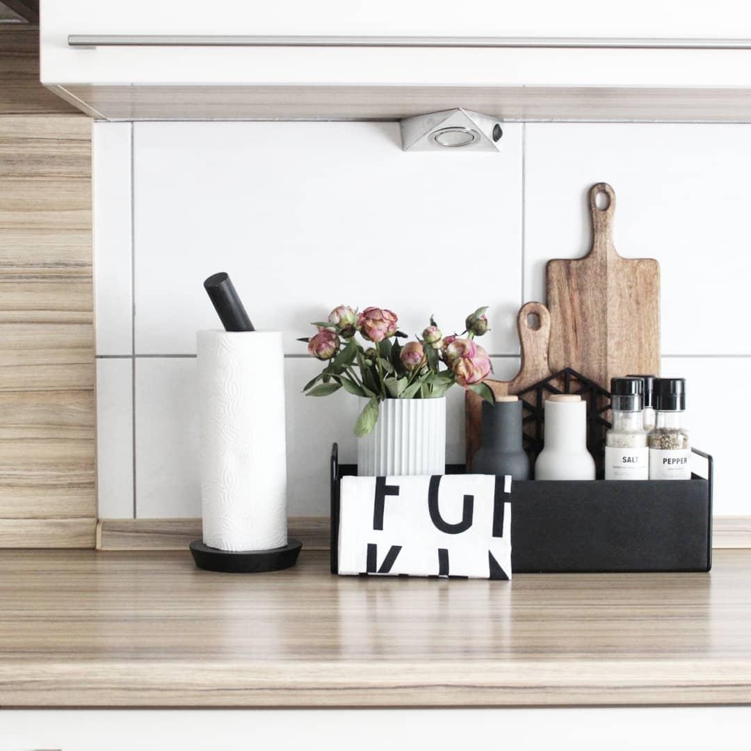 Ich liebe es diese Box ständig neu einzurichten 🖤
#fermliving #küche #minimalism #designletters #kitchen