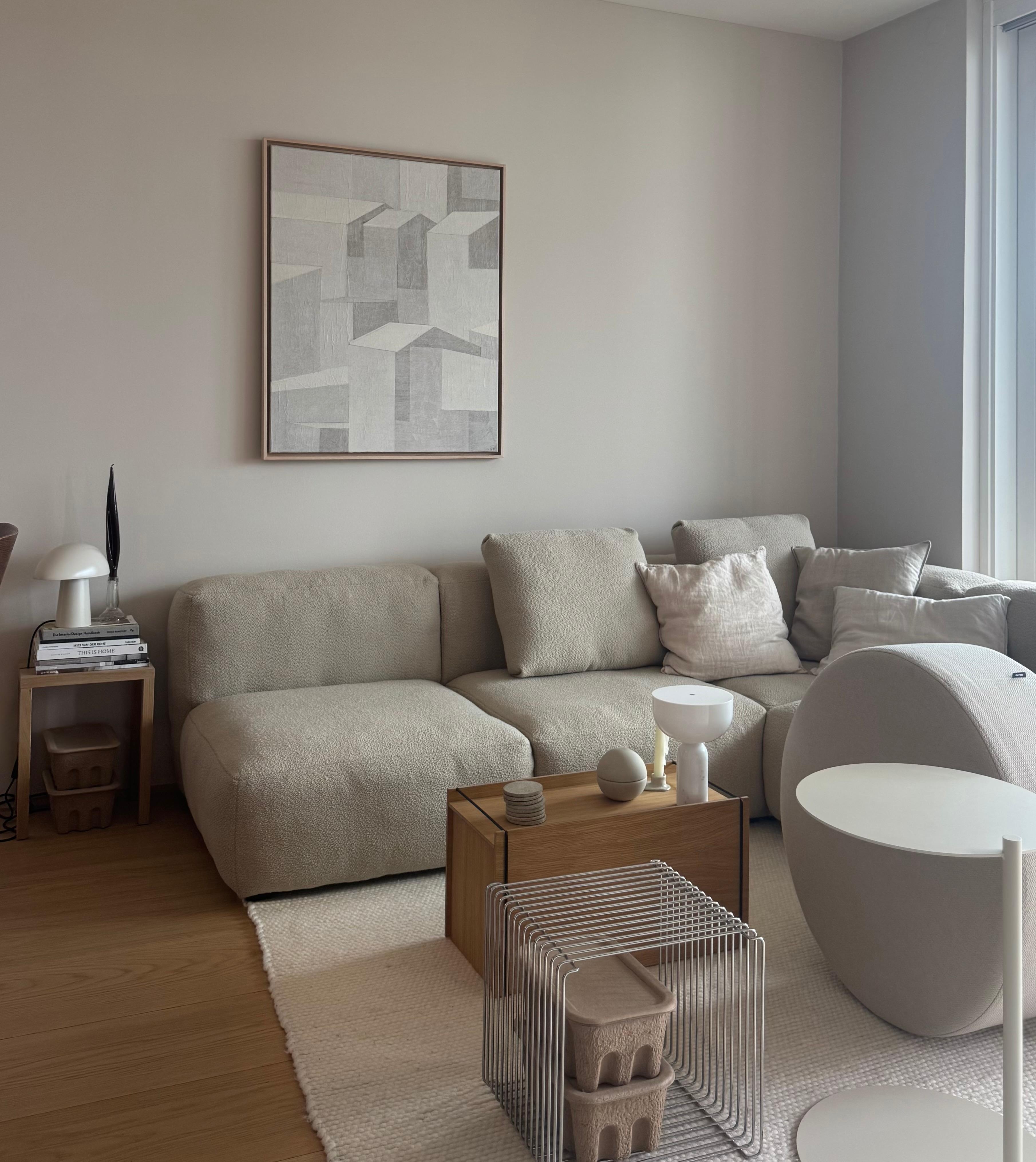 Ich liebe flexible Möbel ♥
Ich denke schon länger über den passenden Couchtisch nach und ob wir überhaupt wieder einen brauchen. Bis dahin - Tetris ;) 
#wohnzimmer #couch