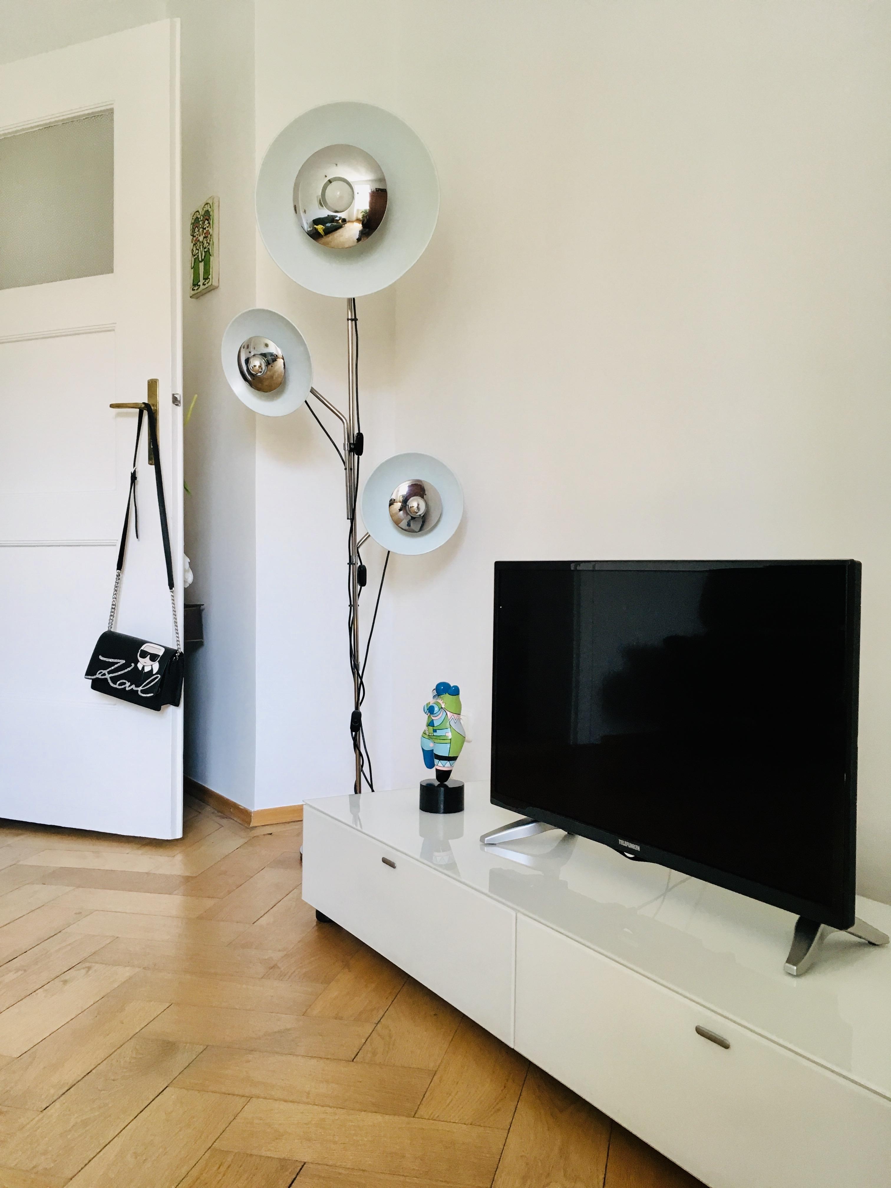Ich liebe meine Vintage-Lampe aus Italien #livingroom #minimalistisch #cleanliving #altbau