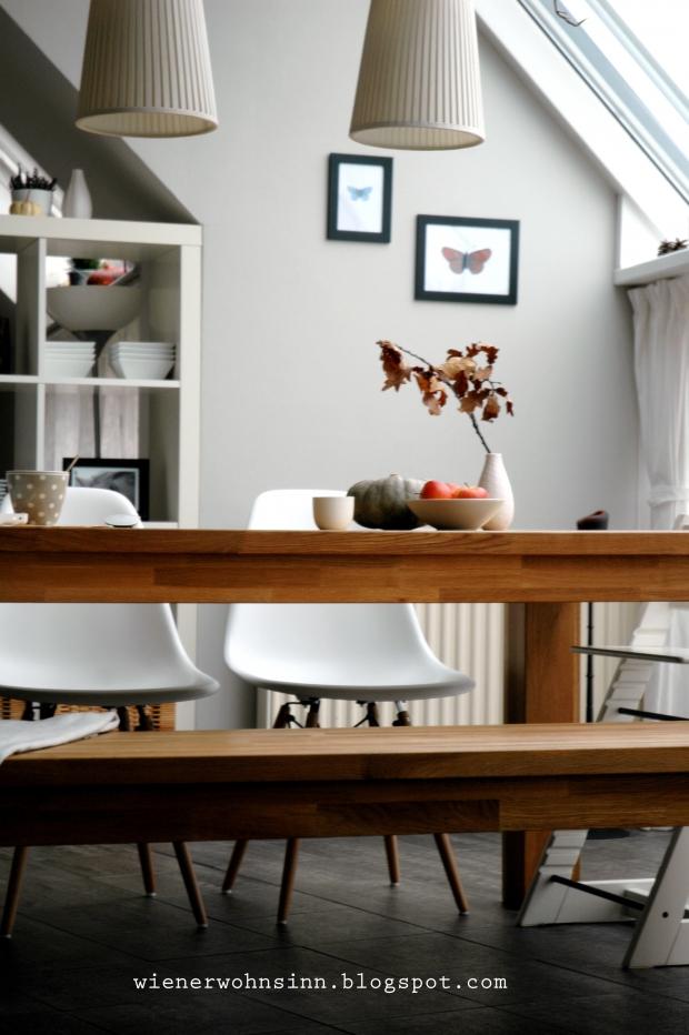 Ich liebe unsere Eames Stühle i Kombination zum Eichenholztisch . Es ist stylisch und gleichzeitig gemütlich ! #homestory