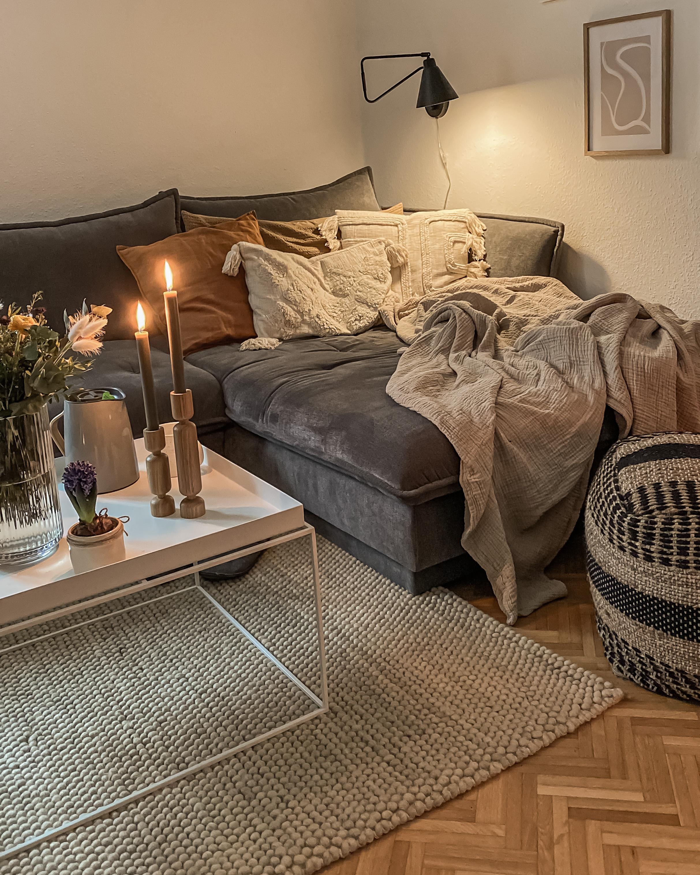 Ich liebe unsere neue Tagesdecke aus Baumwollmusselin!💛 #couch #couchstyle #hygge #hyggehome #cozyhome #boho 