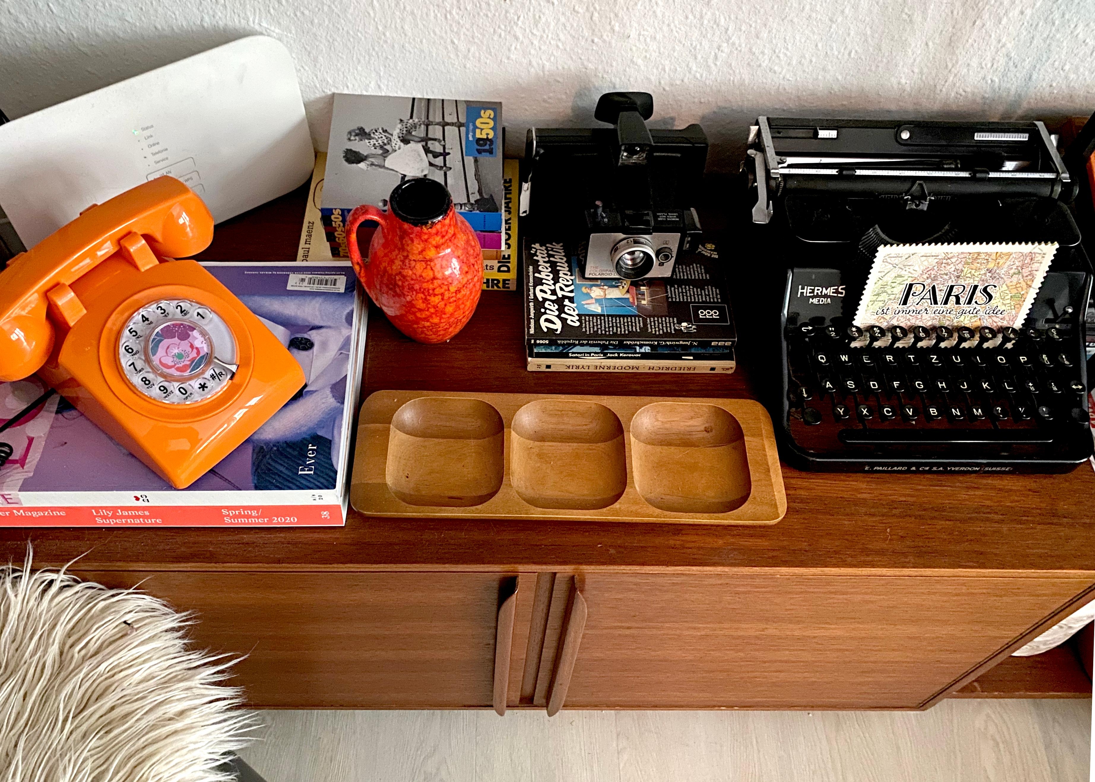 ich sammle Schreibmaschinen und Polaroid-Kameras #couchliebt #skandistyle #retro #schreibmaschine #polaroid