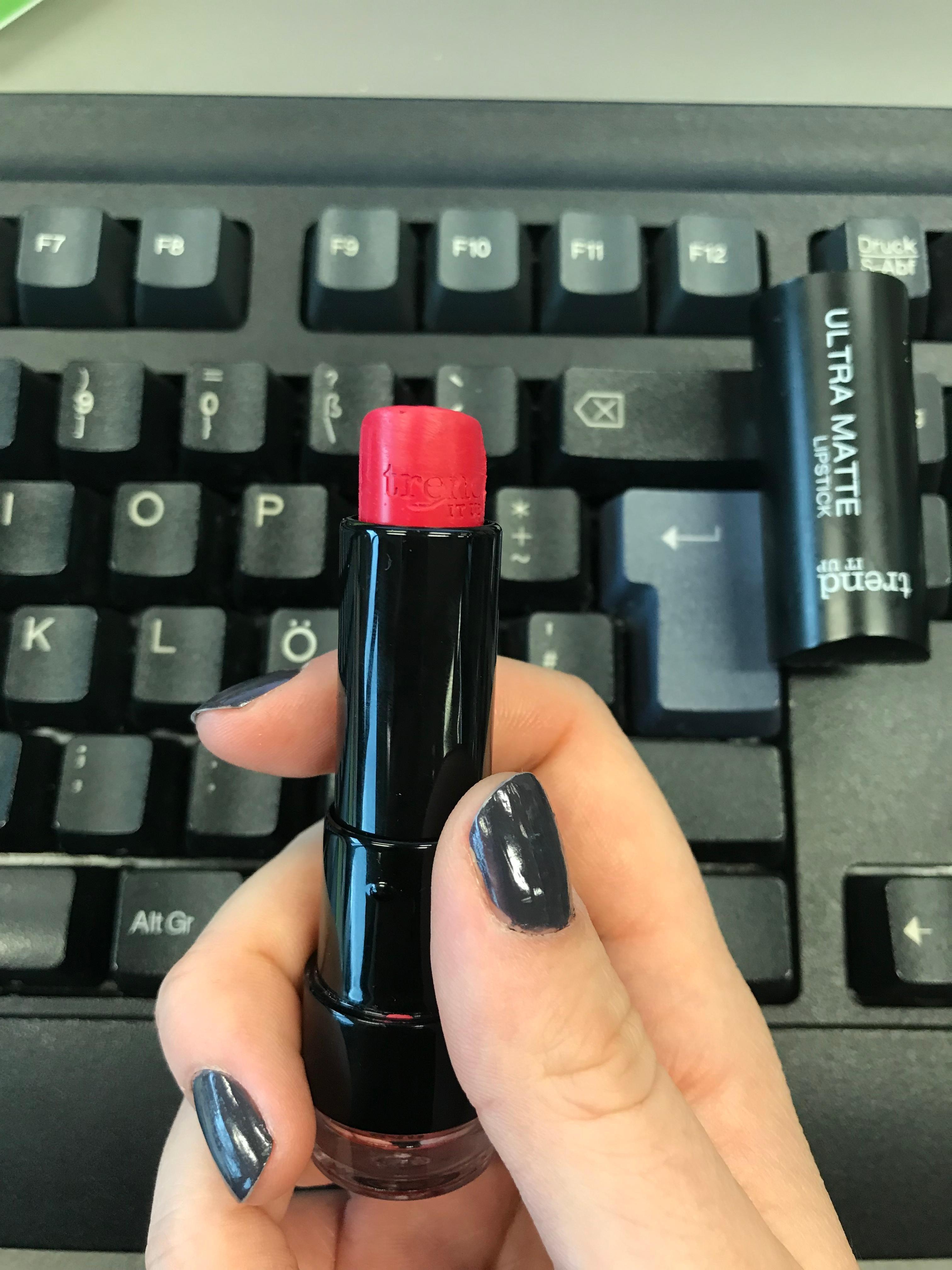 If you’re sad, add more lipstick and attack. 💄 #lipstick #redlips #officelife #matte #trenditup