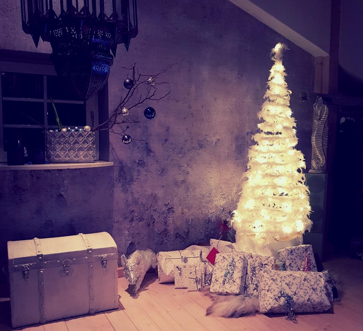 Ihr Kinderlein kommet / #Weihnachtsbaum #christmastree #shabbytapete #geschenke