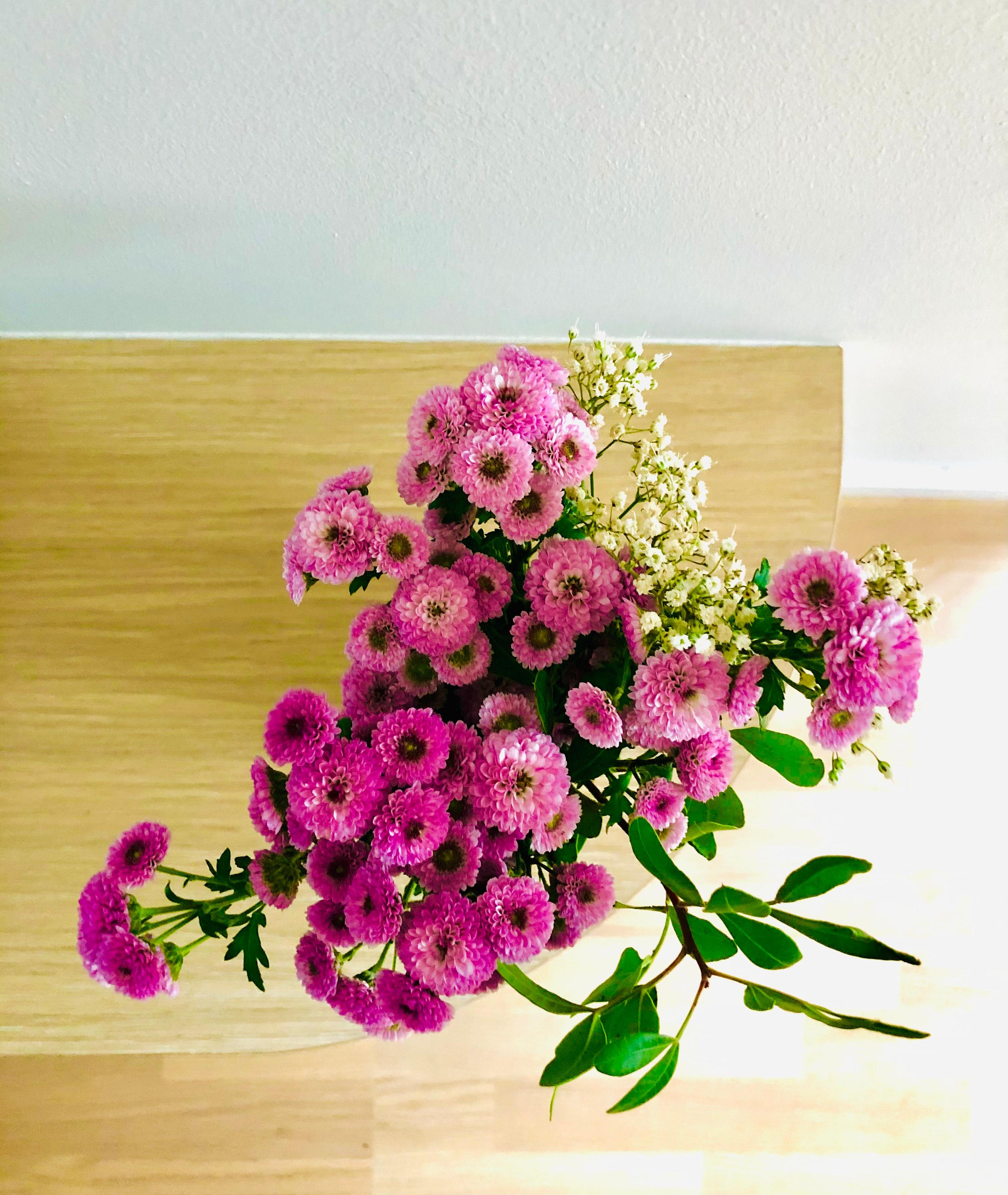 Ihr Lieben! Zum Wochenende sende ich einen kleinen, ganz unspektakulären Blumengruß 💐 #freshflowerfriday #blumen