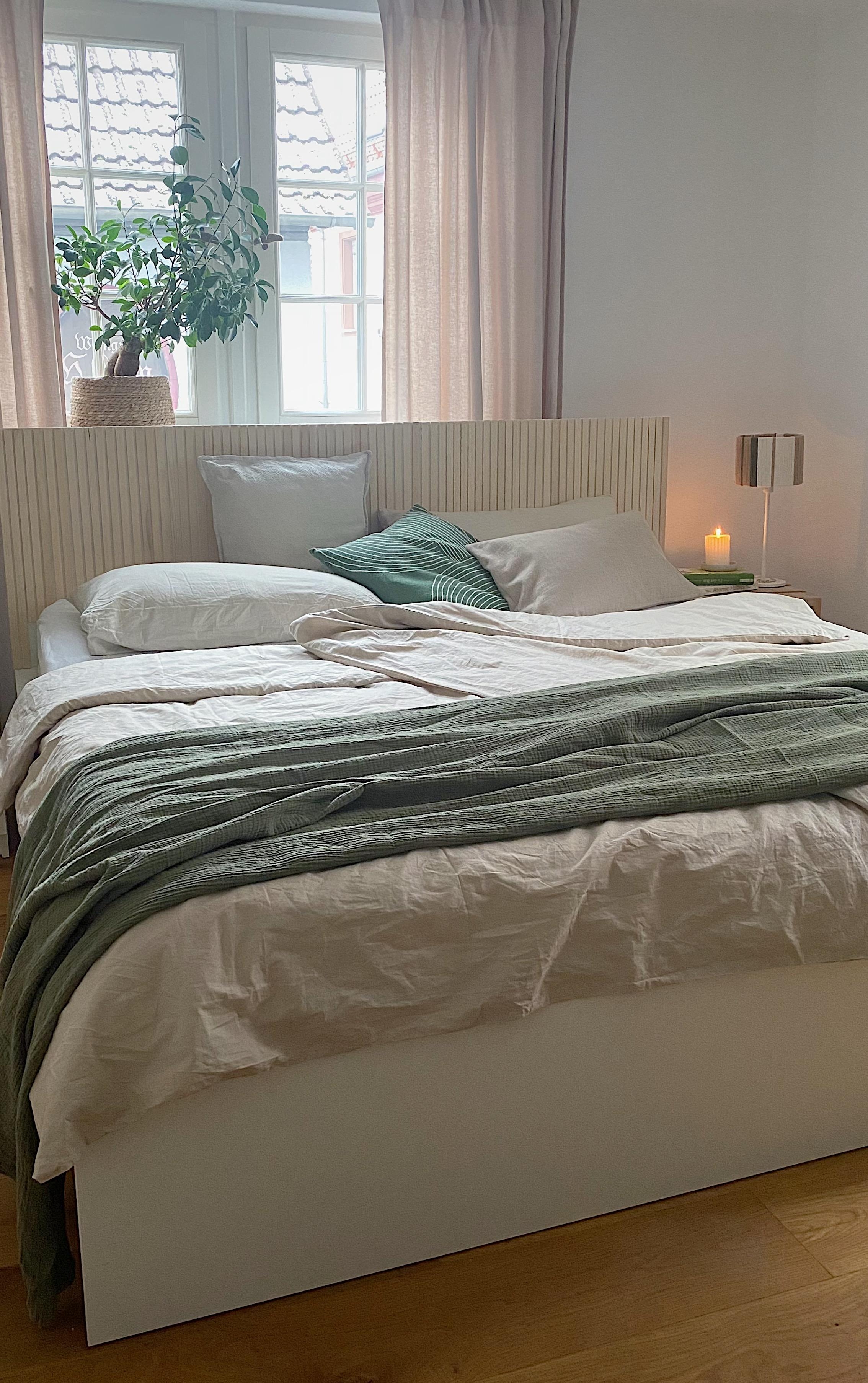 Ikea Hack! Malm-Bett mit aufgeklebten Holzleisten... #ikeahack #malm #pimpmyikea #Diy 