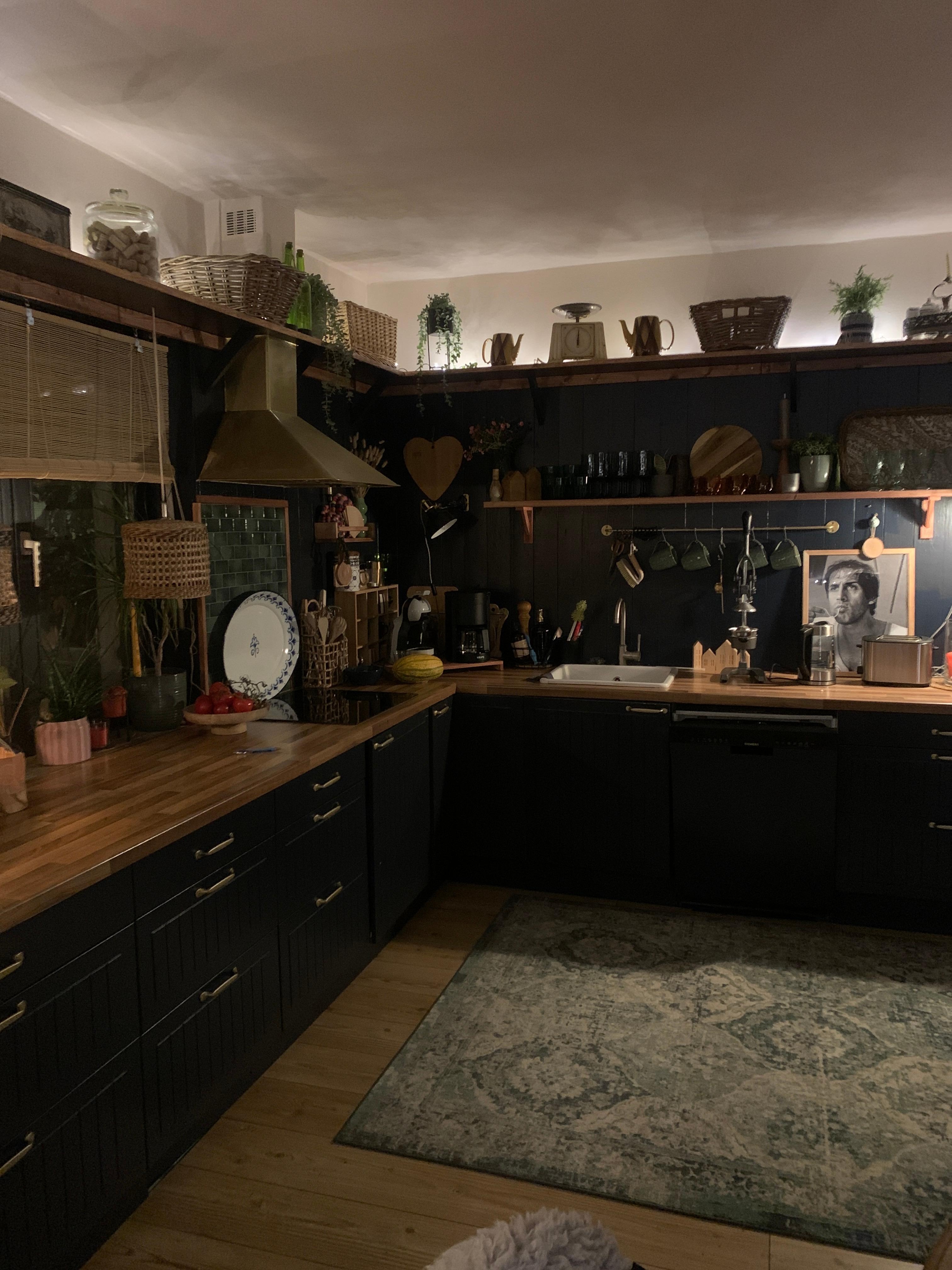 Ikea Küche von weiß zu Waldgrün und jetzt Blau mit Tinte. 