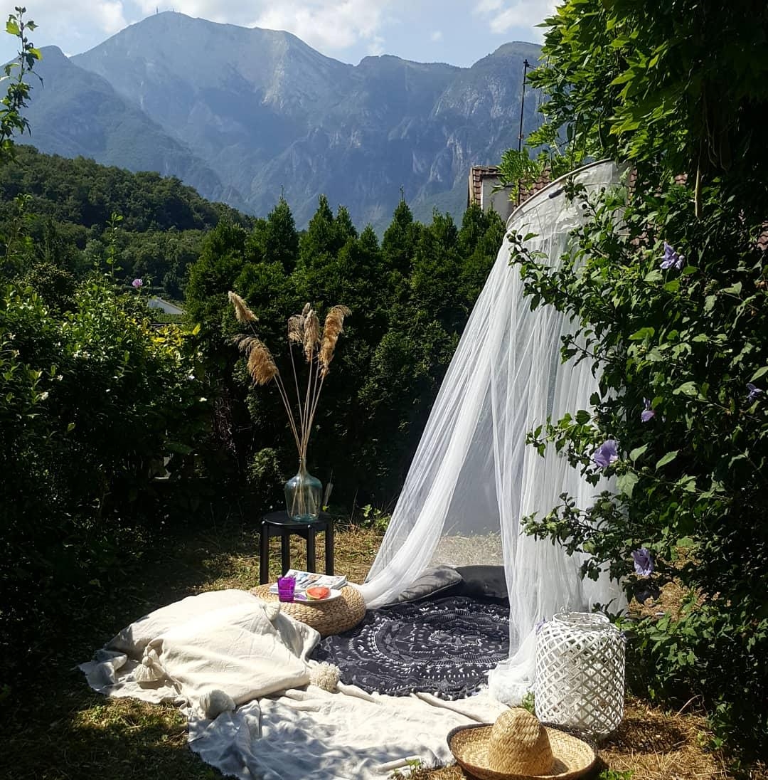 Im Garten mit Blick auf den Monte Bondone #summer #sommer #boho #deko #garten #italien