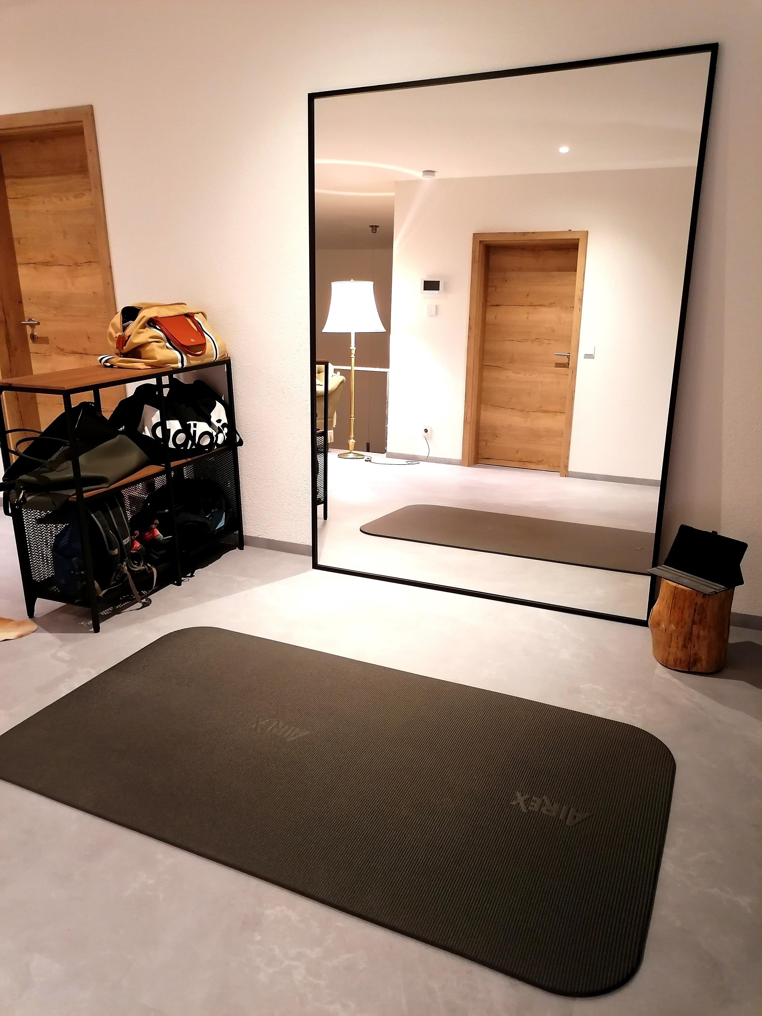 Im Home Gym fit und gesund in den Tag starten. 🧘🏼‍♀️
#homegym #myspacemytime #chalet 
