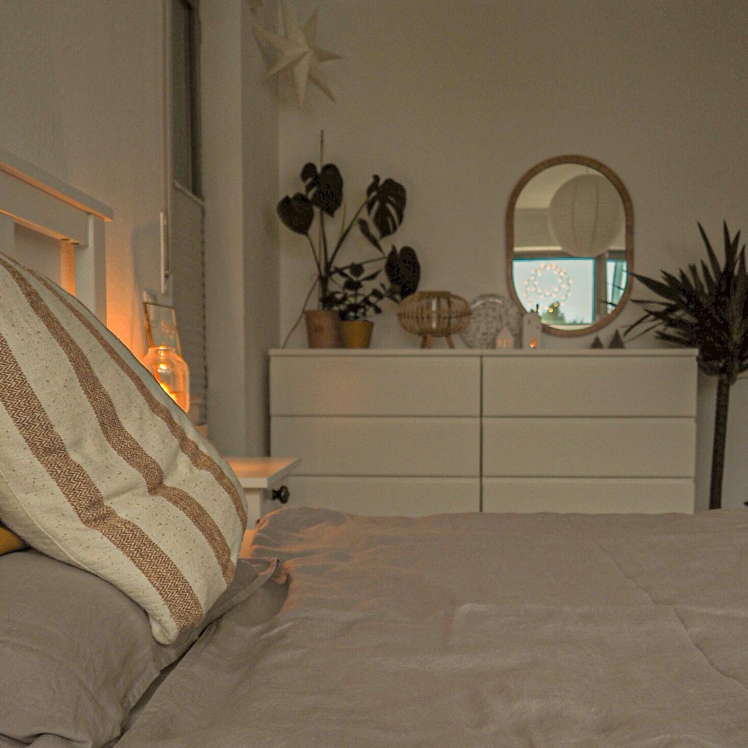 Im Schlafzimmer wird's endlich auch gemütlich...
#bedroom #bedroomstories #schlafzimmerinspo #mycozyhome #wood #hygge
