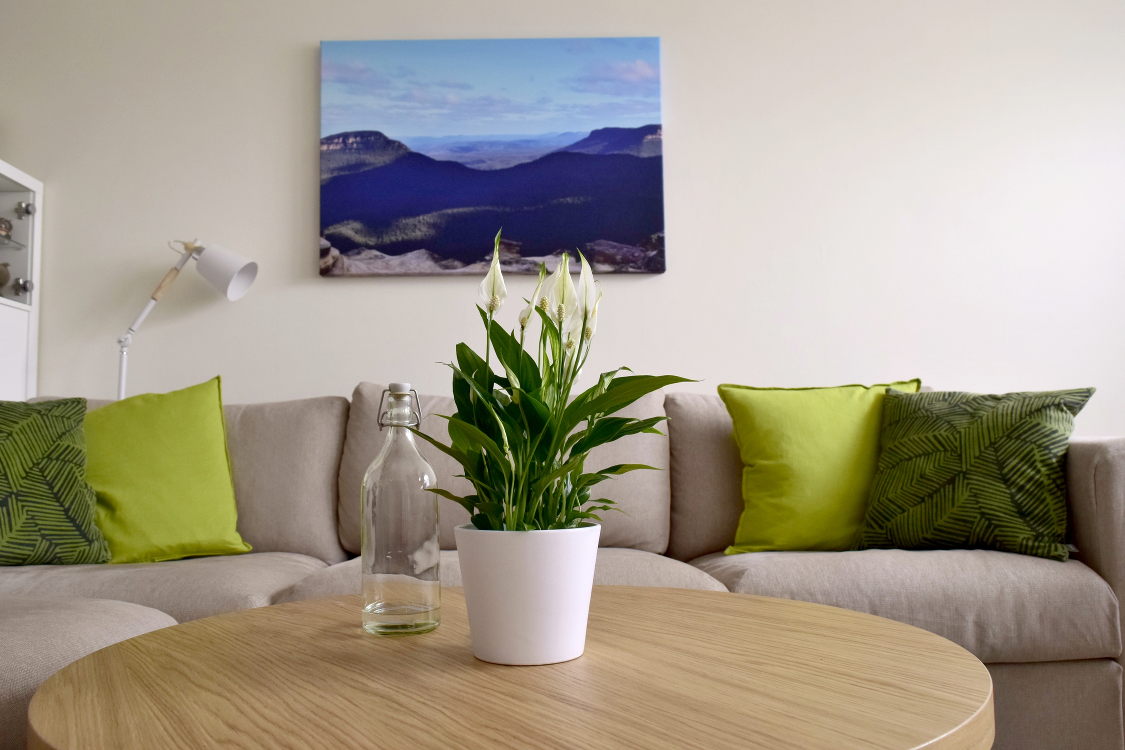 Immer eine gute Idee #wohnzimmer#couch#skandistyle#kunst#blumen