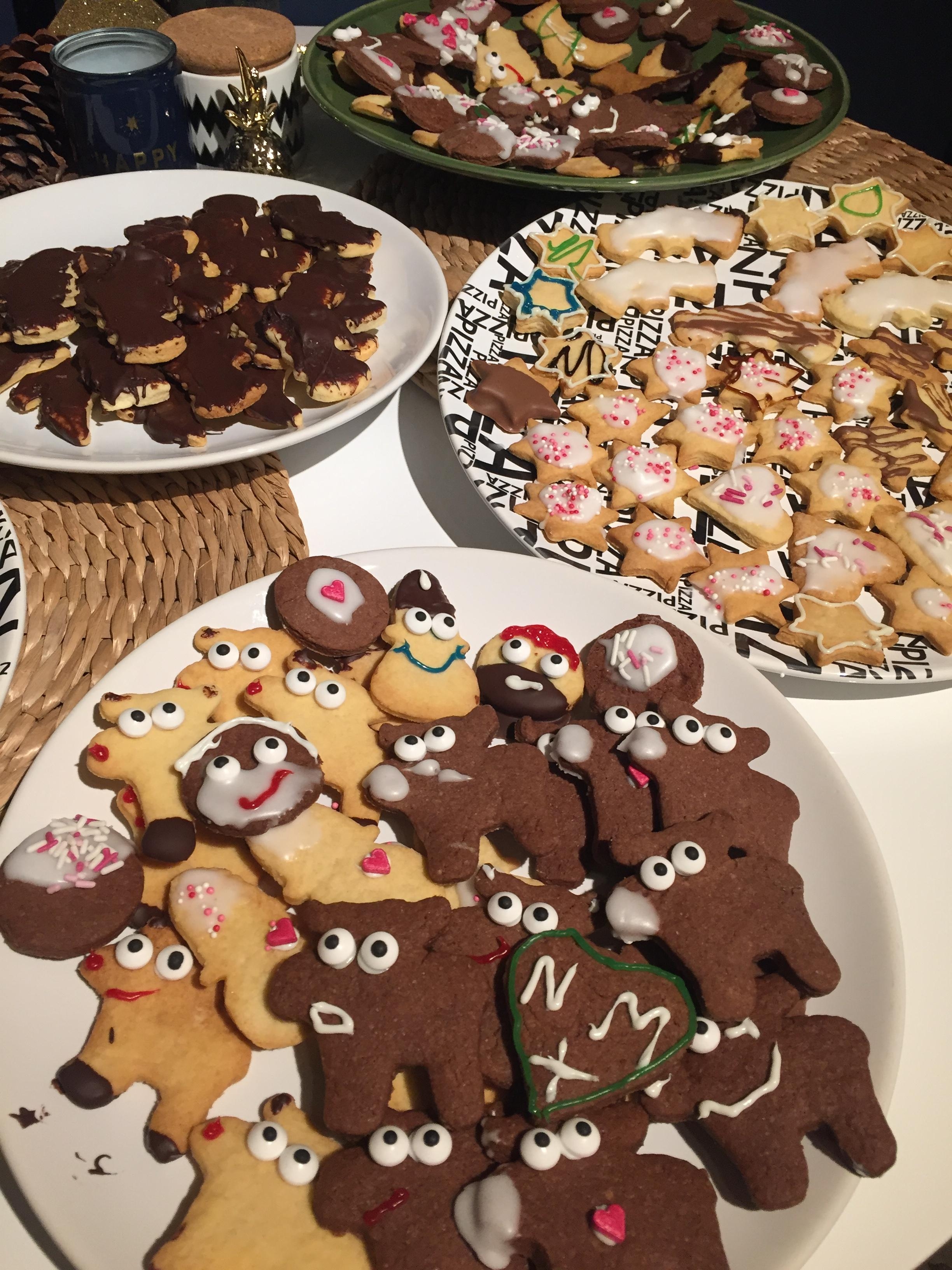In der Weihnachtsbäckerei 😍🤗#kekse#christmastime#selfmade#weihnachtsplätzchen