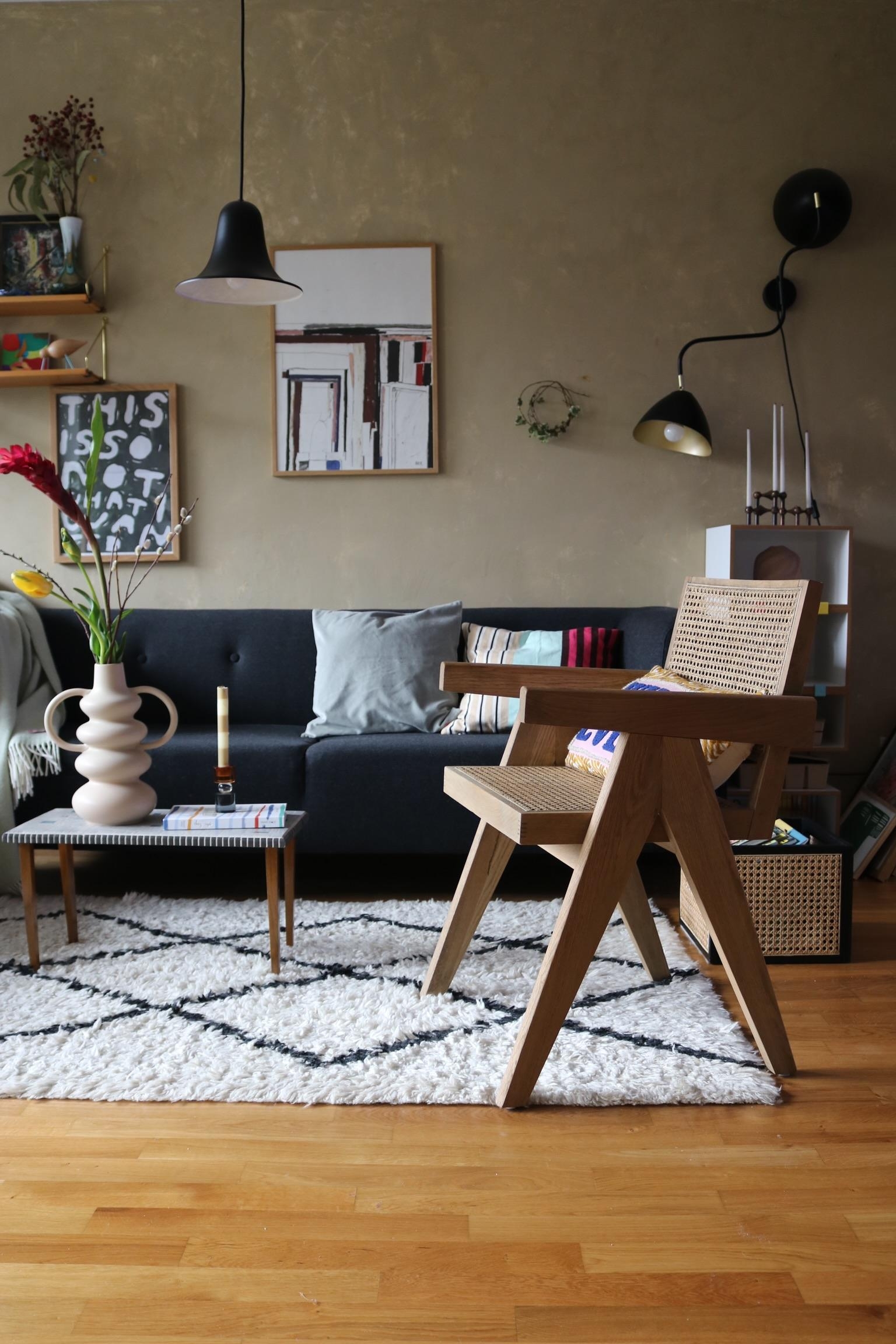 #interior #couchstyle #wandgestaltung #wohnzimmer #deko #vasenliebe