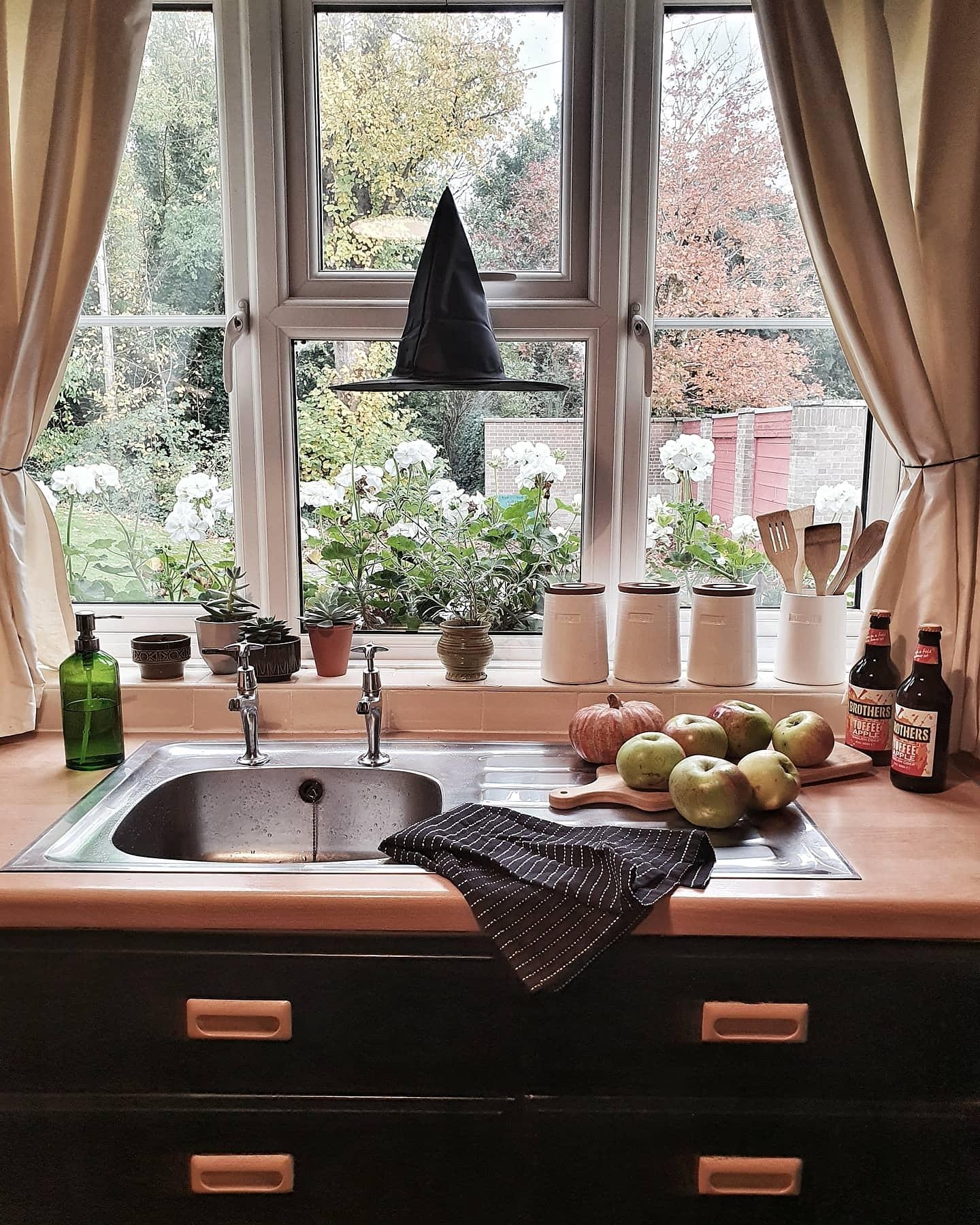 #interior #halloween #kitchen #couchliebt #herbstdeko