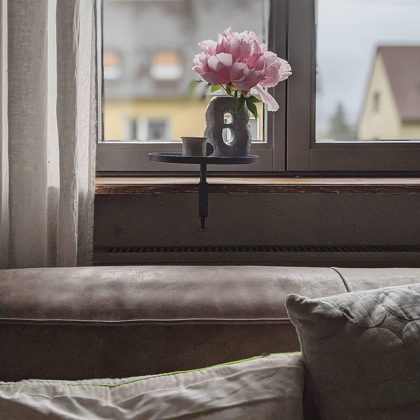 #interior #home #couchstyle #blumen #blumenliebe #pfingstrose #regen #love #interior #interiør #living #homestory