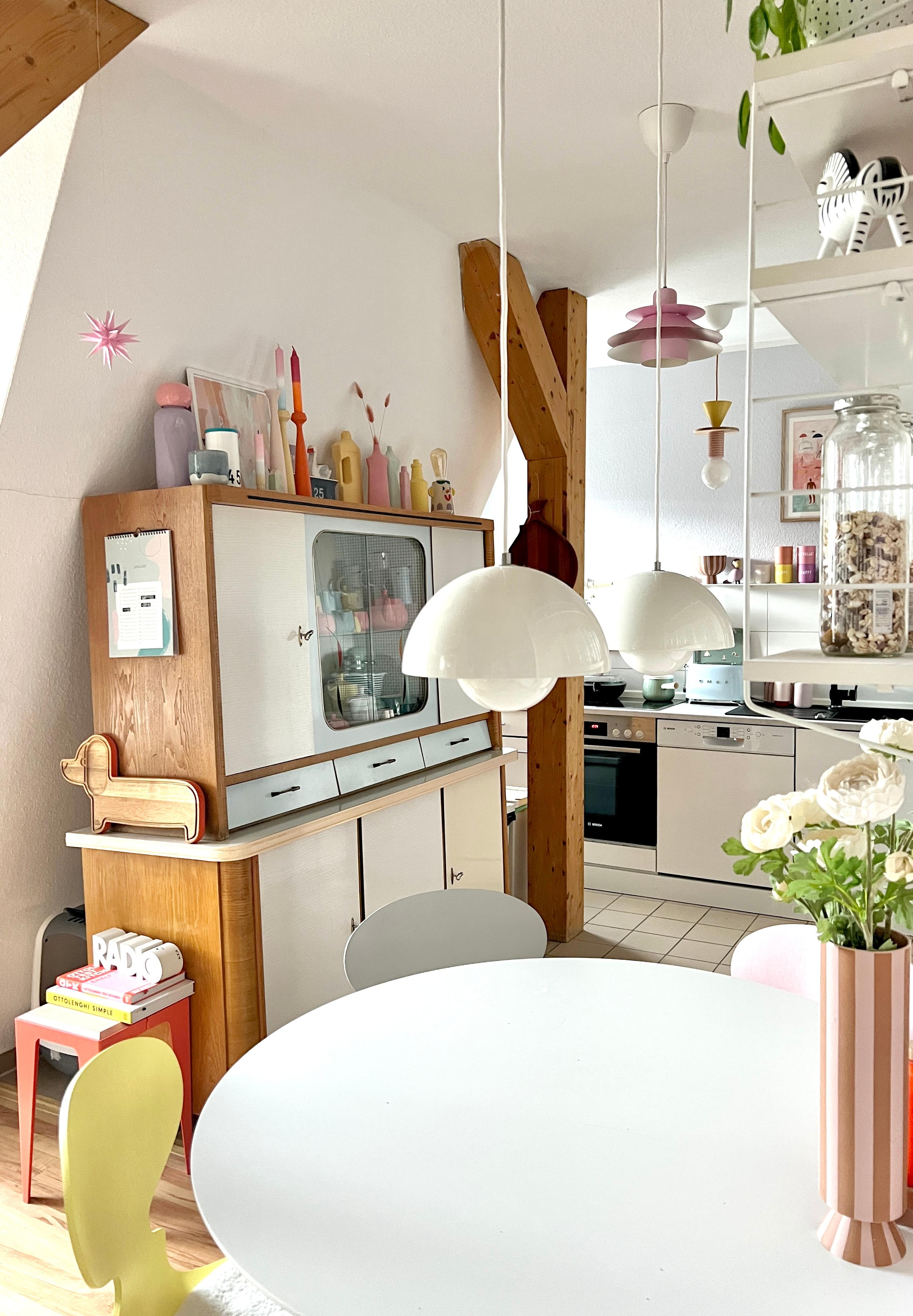 #interior #interiordesign #couchliebt #küche #pastell #50s #60s #flowerpot 