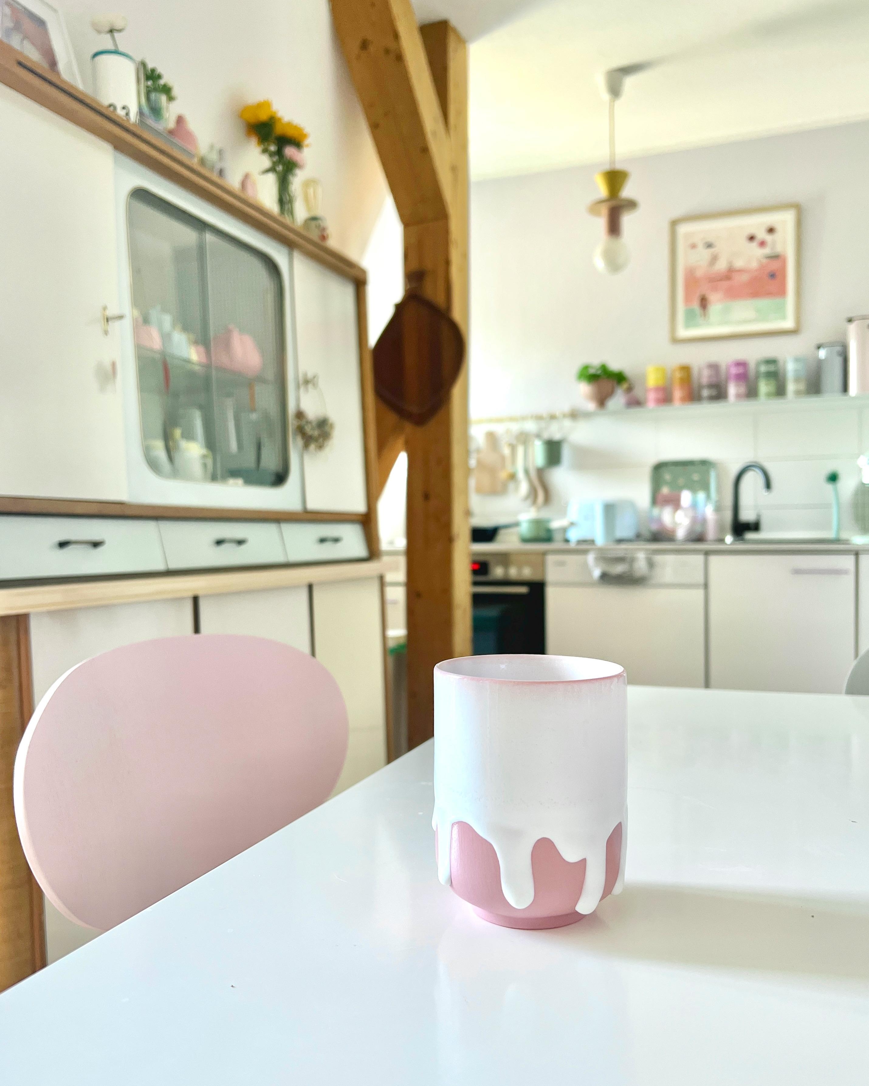 #interior #interiordesign #couchliebt #küche #pastell #küchenzeile #studioarhoj #rosa #buffet #midcentury #keramik 
