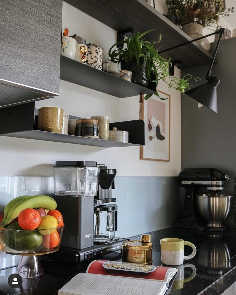 #interior #kitchen #küchenliebe 
#regal #shelfie #keramikliebe #kaffee  #keramik #küche #wohnen 