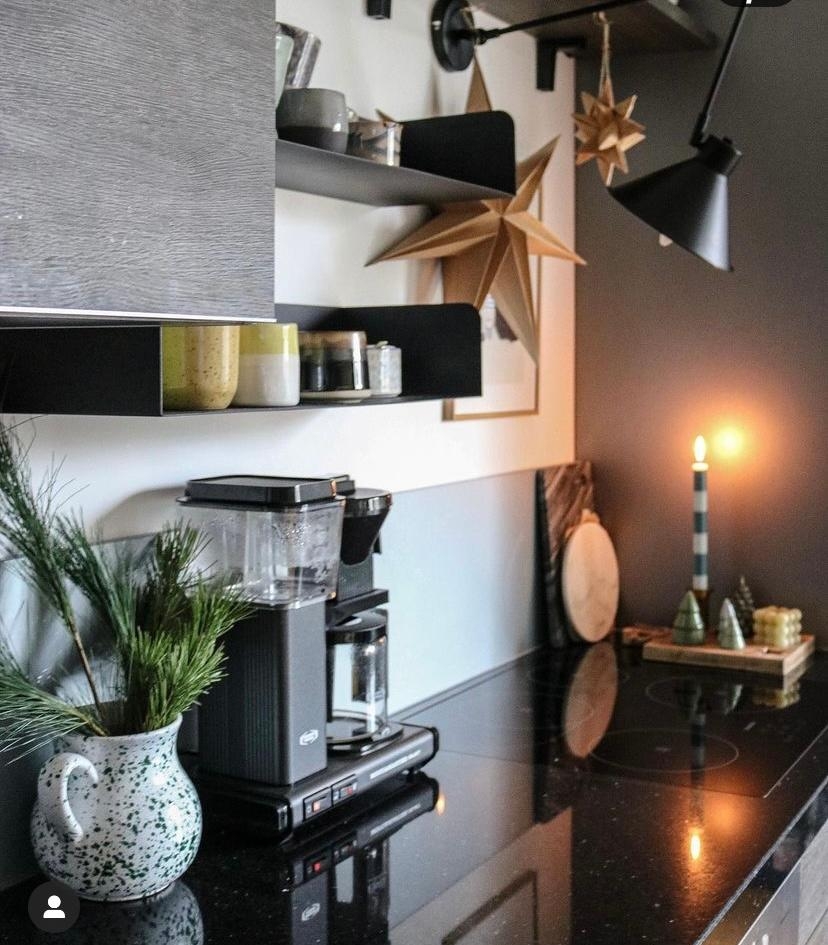 #interior #küche #deko #kerzen #kerzenliebe #dunkleküche #xmasdeko #weihnachten