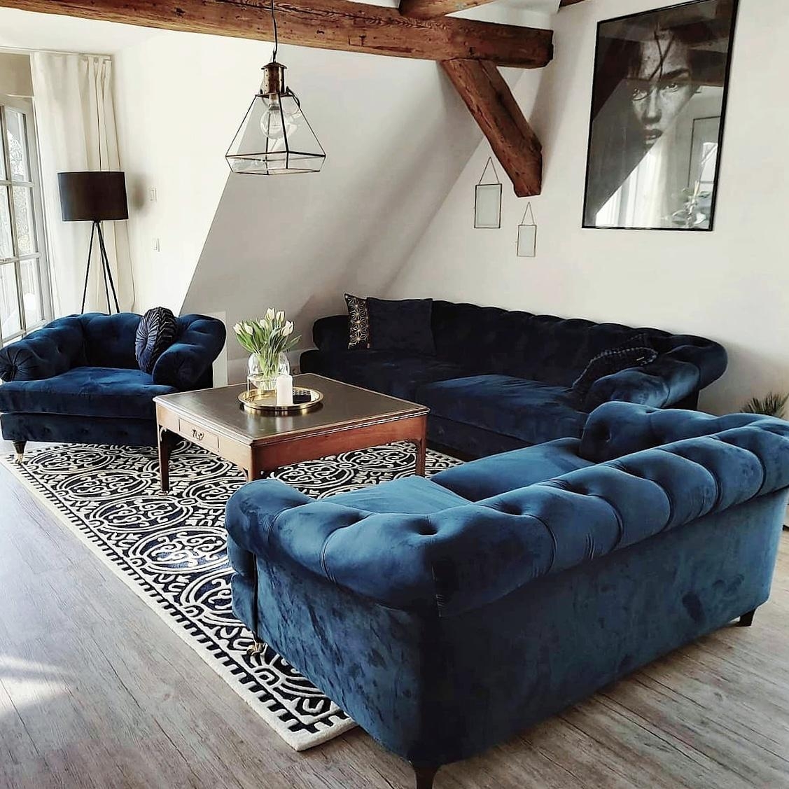 #interior #wohnzimmer #couch #samt #tiefblau #vintage #nostalgie 