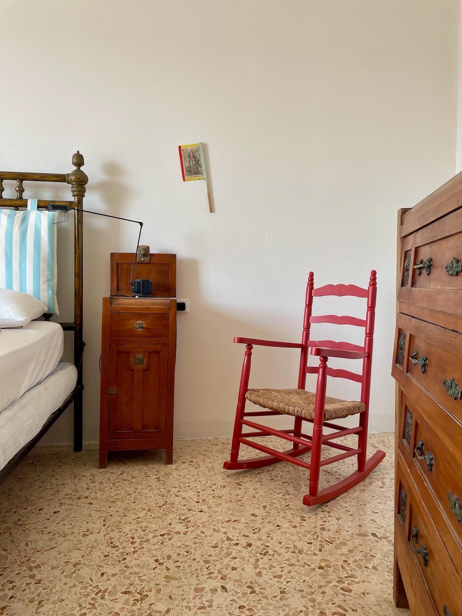 #italia #bellaitalia #apulien #terrazzo #licht #leinenstoffe #kunst #schlafzimmer #kunsthandwerk #kleinanzeigen #schaukelstuhl