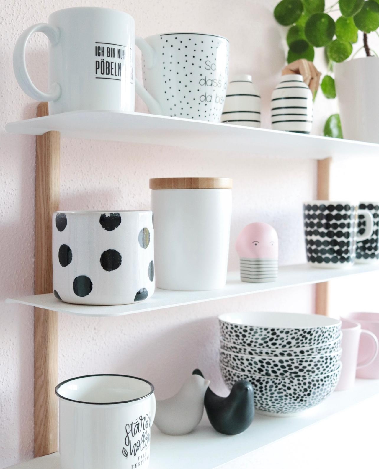 It‘s all about the details 🤍
#shelf #tassenliebe #shelfie #wandregal #mugs #pilea #küche #skandi #scandinavianhome