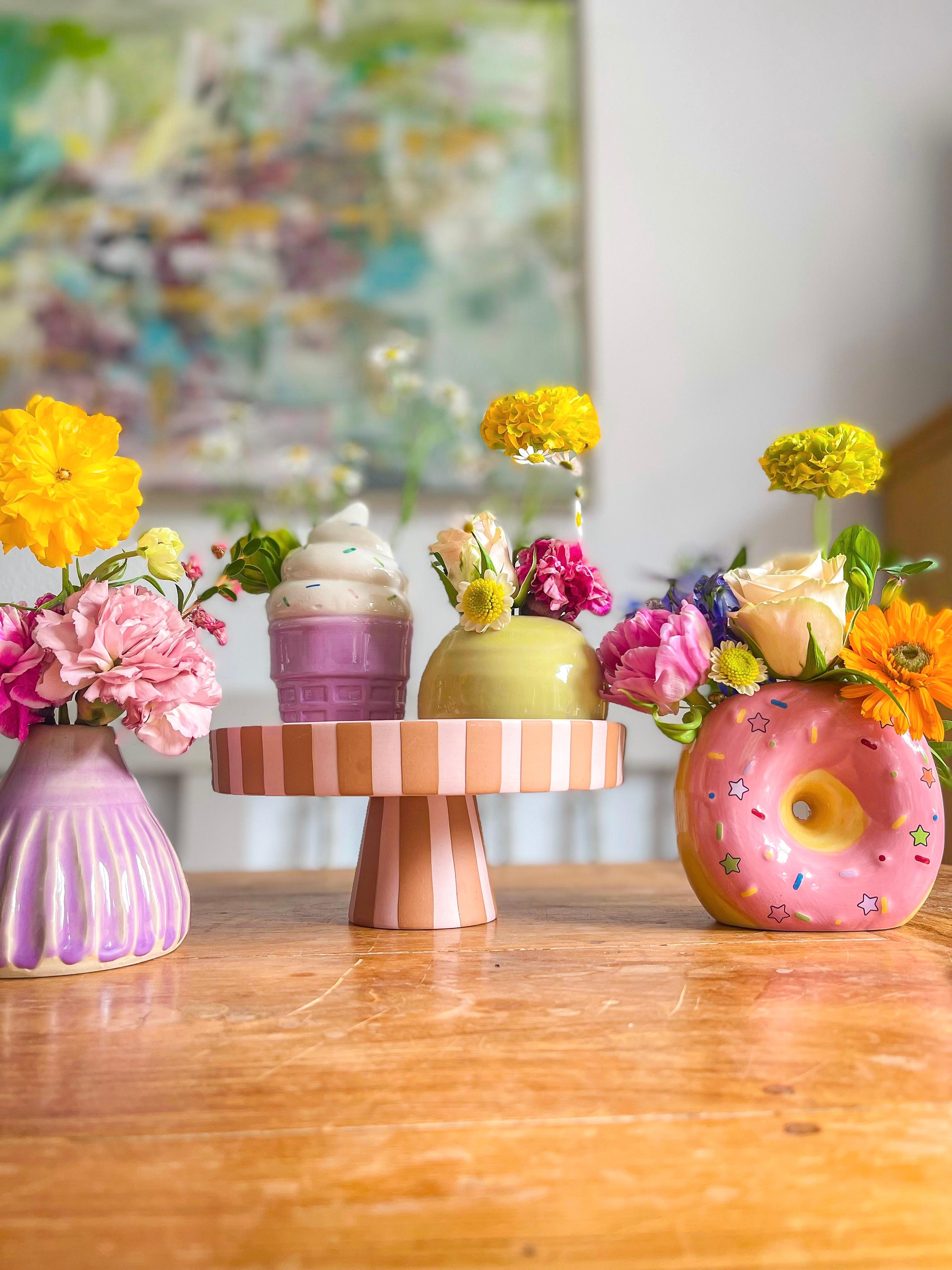 Jemand ein #Blumen-Eis oder #Donut gefällig?! #Süße #Vasen #Leckereien zum anschmachten zum #vasenmittwoch 🥰🍩🍦