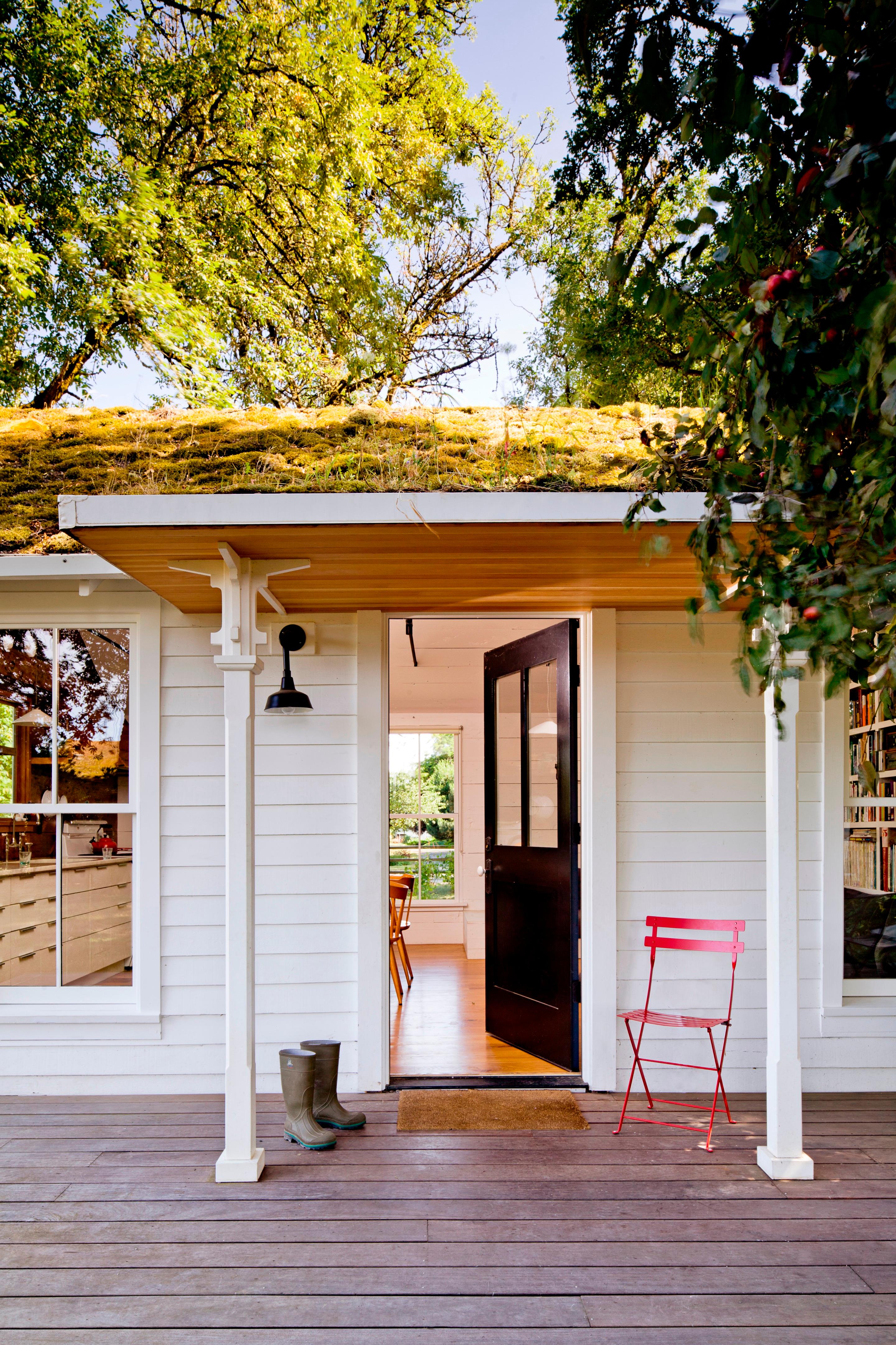 Jessica Helgersons #tinyhouse im Landhausstil #shabbychic #veranda ©Lincoln Barbour/Jessica Helgerson Interior Design