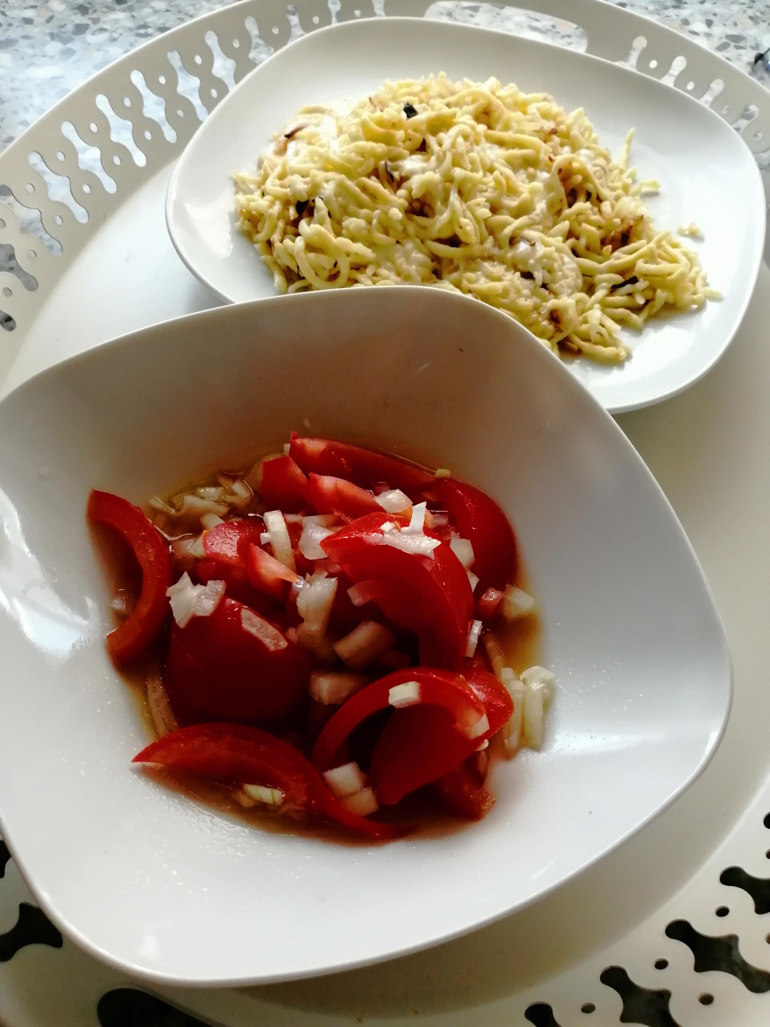 Kässpätzle mit Tomatensalat
#Foodlover #lecker essen