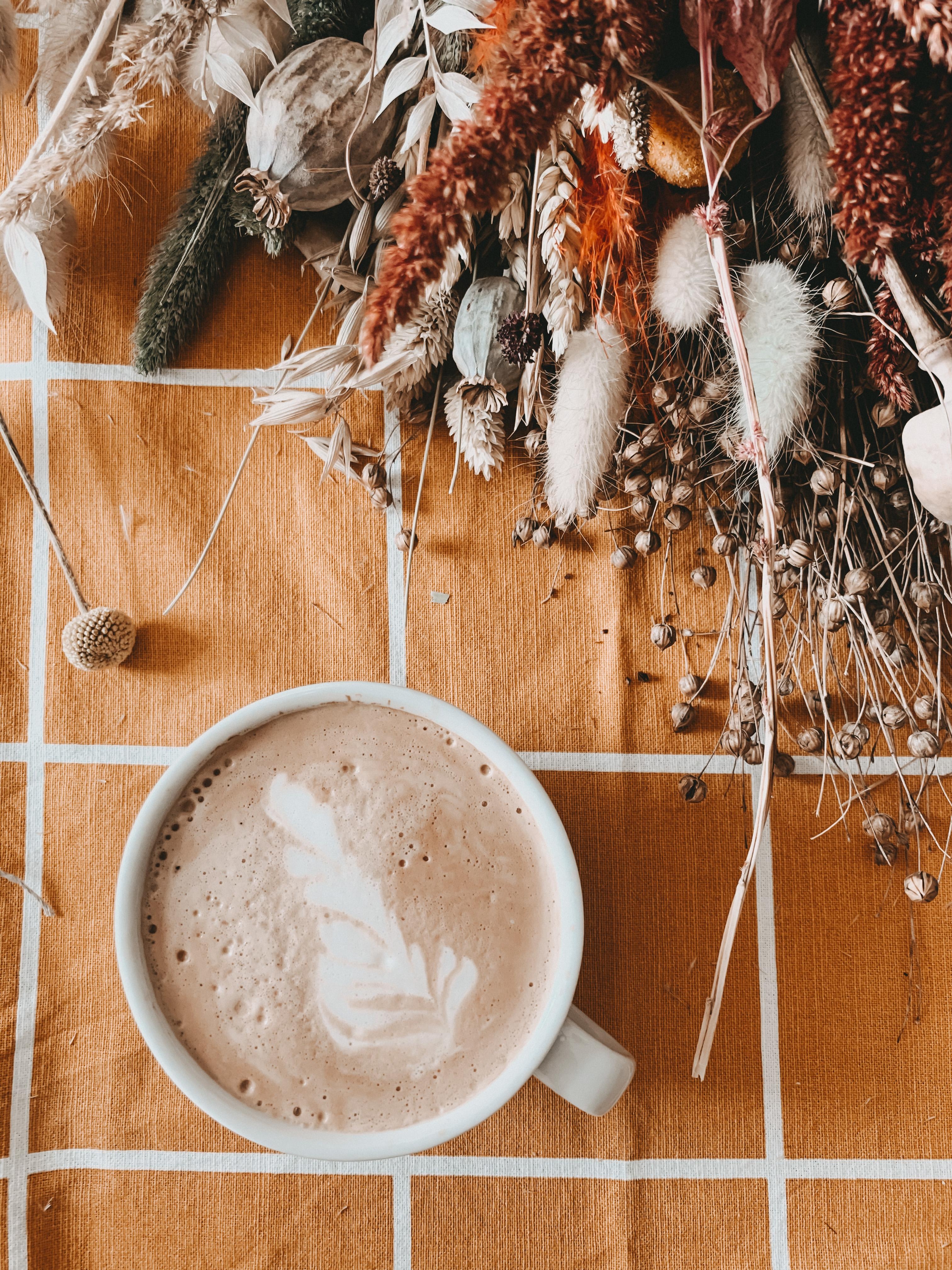 Kaffee gefällig???
Meine zwei große Leidenschaften:
Kaffee und Trockenblumen 🧡🤎💛
Was mögt ihr so? 