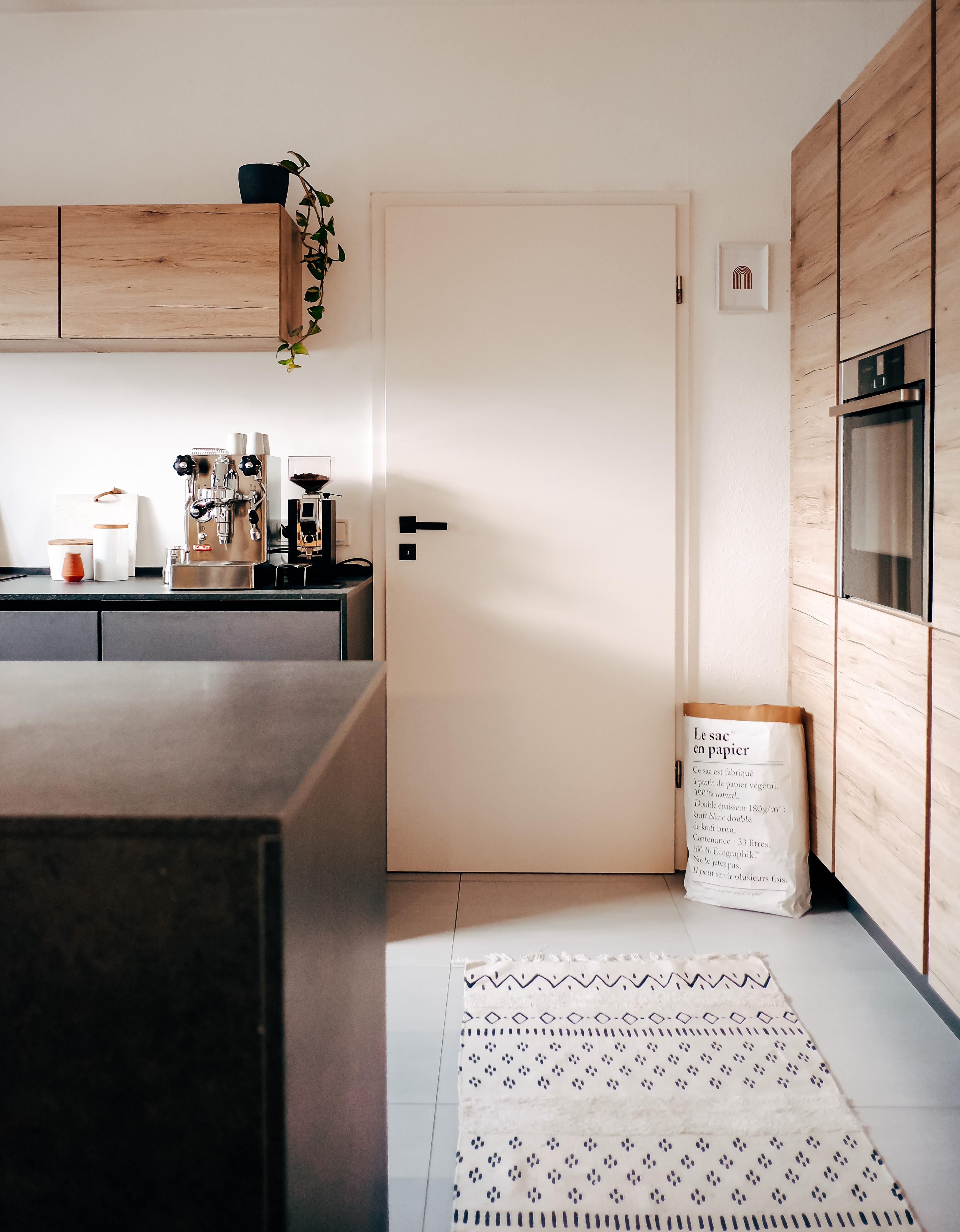 Kaffee und Küche gehören zusammen. #kitchen #blackkitchen #kitchendesign #coffeelover #coffee