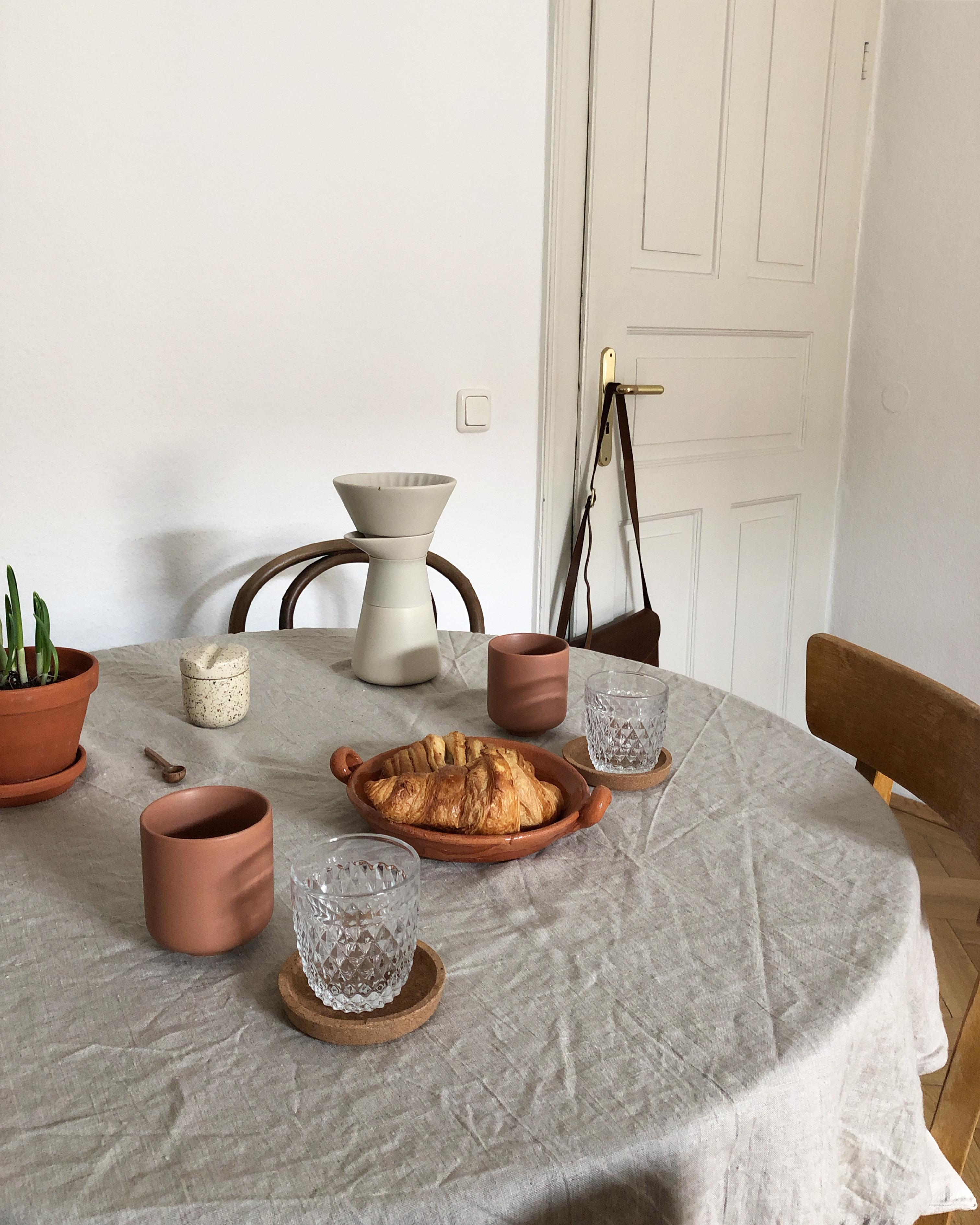 Kaffeedate vom Nachmittag 🧡 #kaffeetisch #gedecktertisch #wohnzimmer #wohnesszimmer
