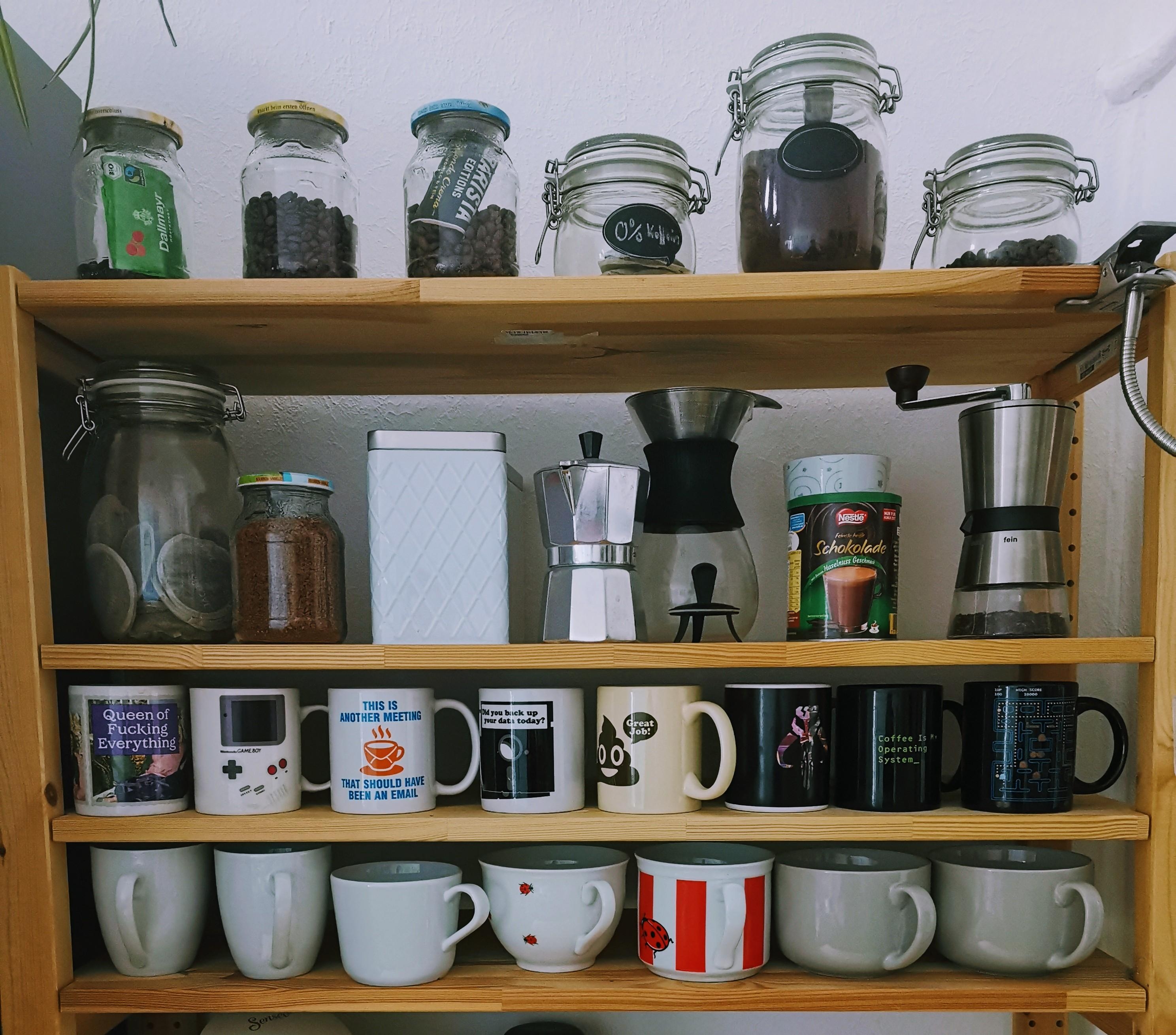 Kaffeeecke und meine Tassensammlung in der #küche bringt mir jeden Morgen gute Laune. #livingchallenge 