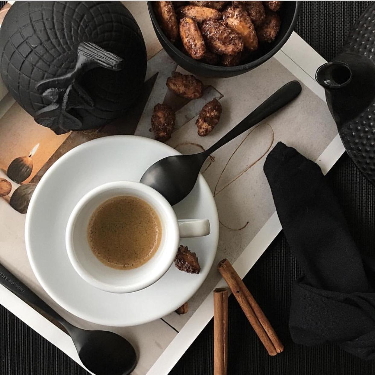 Kaffeepause | detailverliebt 🖤

#coffeebreak #advent #gebrannte Mandeln #selbstgemacht #lecker #athome #details