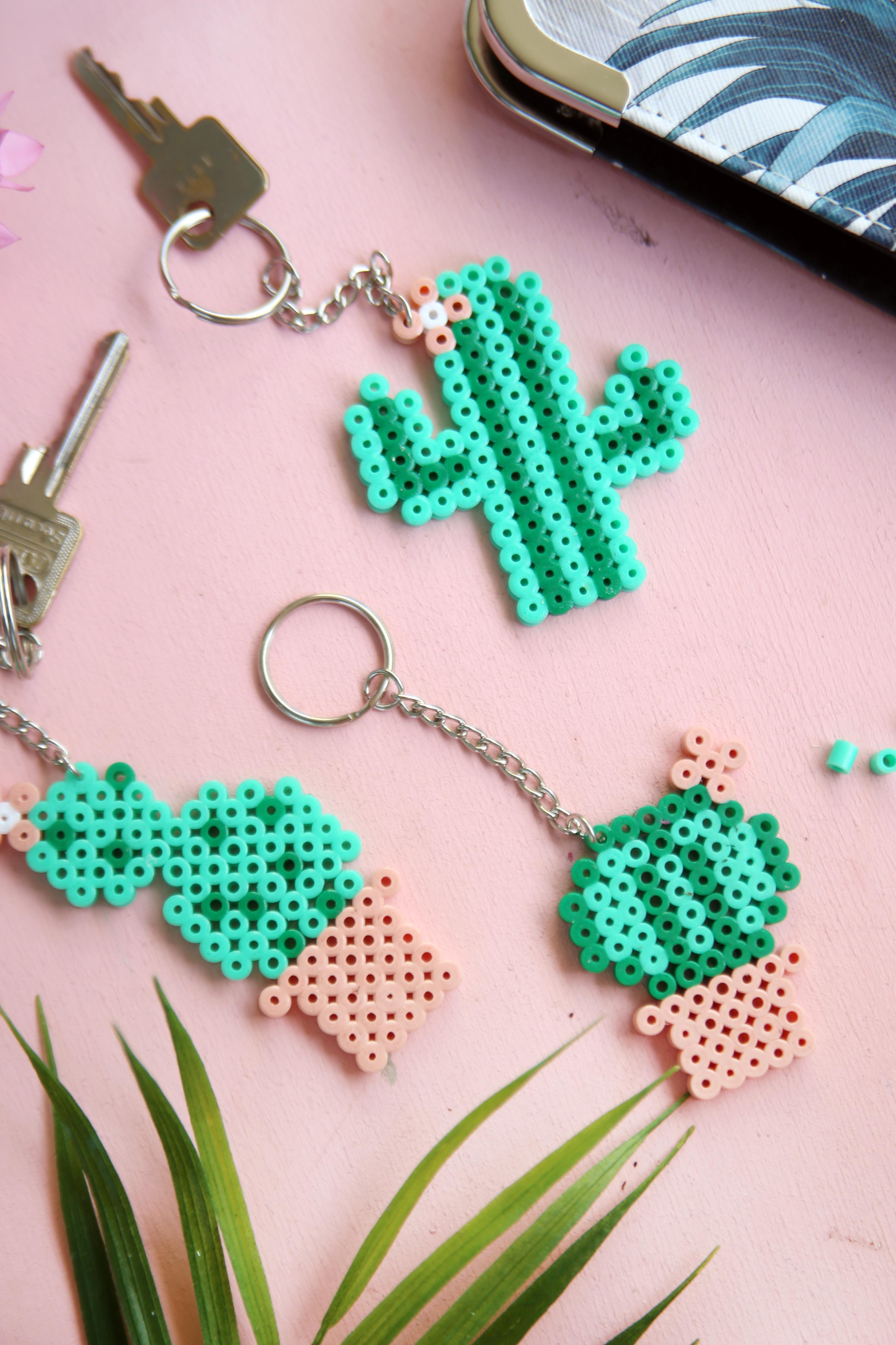 Kaktus-Schlüsselanhänger aus Bügelperlen selbstgemacht :) #schlüsselanhänger #diy #kaktus #bügelperlen