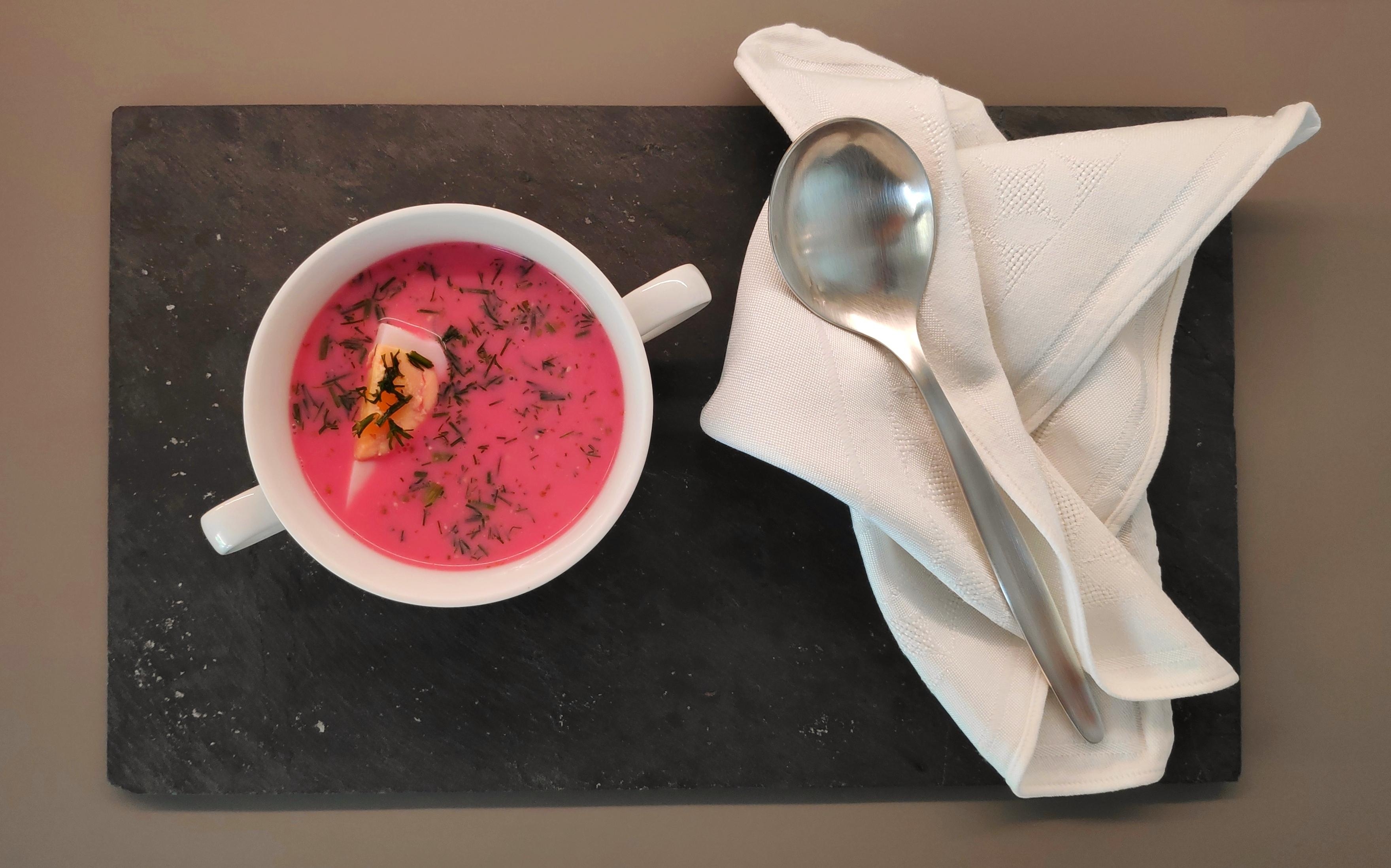 .Kalte Rote-Beete-Suppe.
#Mittagessen #Sommeressen #KaltesanwarmenTagen #roteBeete #Fenchel #Ei #vegetarisch