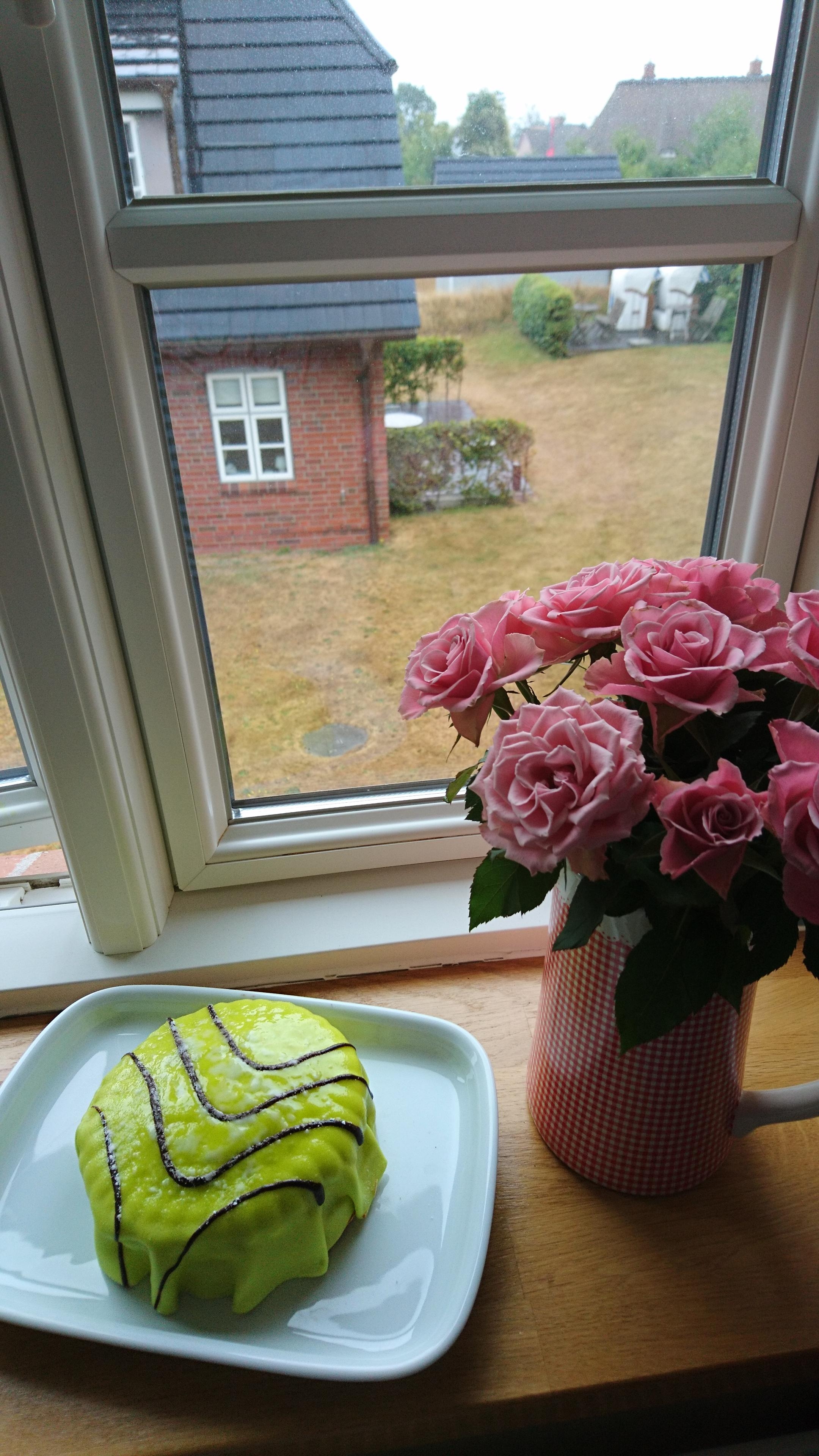 Kaum eine Wiese hier hat noch ihr saftiges grün. 

Kommt halt was grünes auf den Kaffeetisch. #schwedischePrinsesstårta