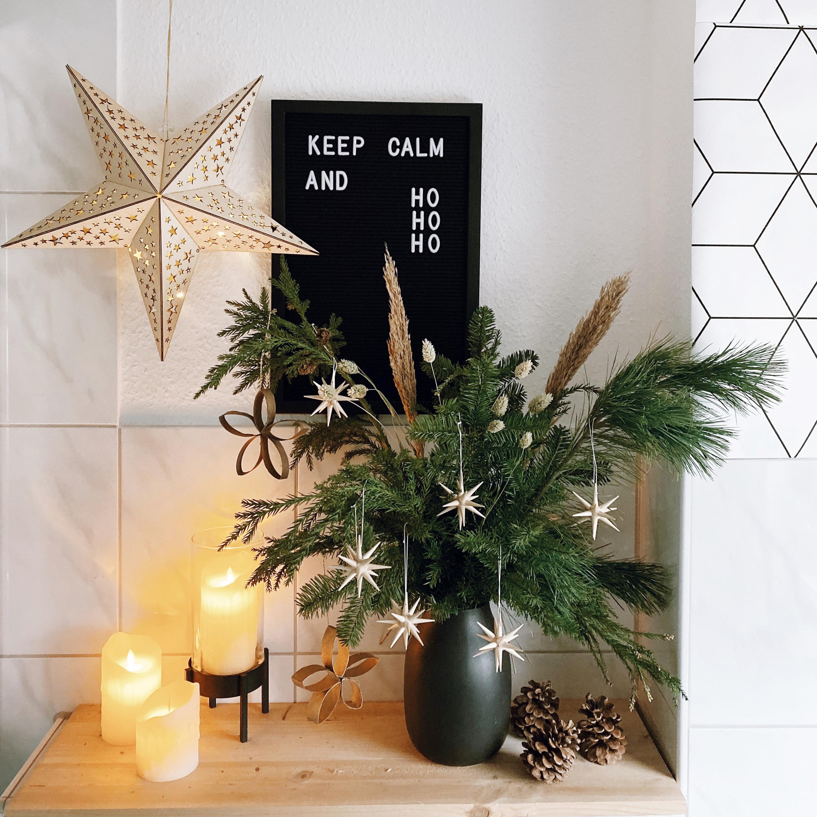Keep calm and hohoho⭐️⭐️⭐️
#weihnachtsdeko #interior #deko #weihnachten #adventsdeko #advent #sterne #weihnachtsschmuck
