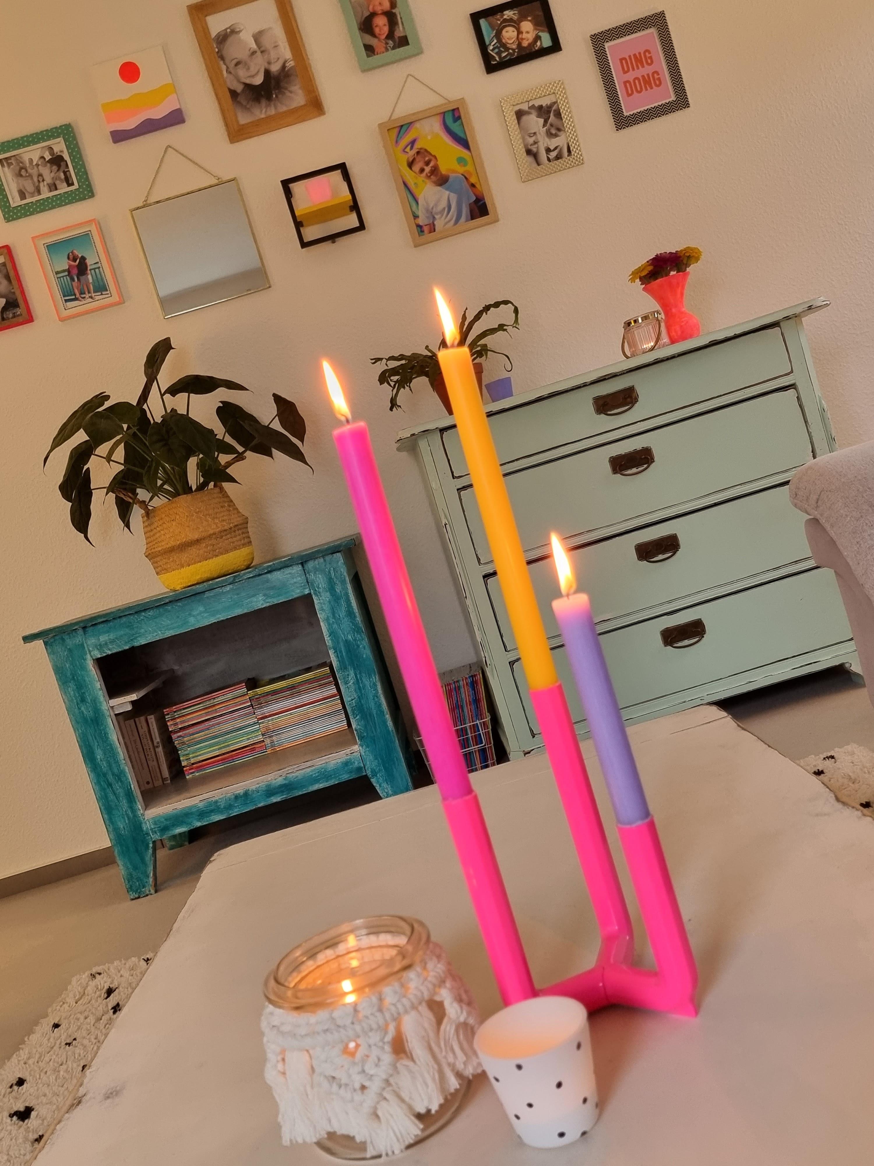 Kerzen gehen eigentlich immer..☝️😂. #cozy #secondhand #colourfulhome #livingroom #hyggelig #interior #schönerwohnen 