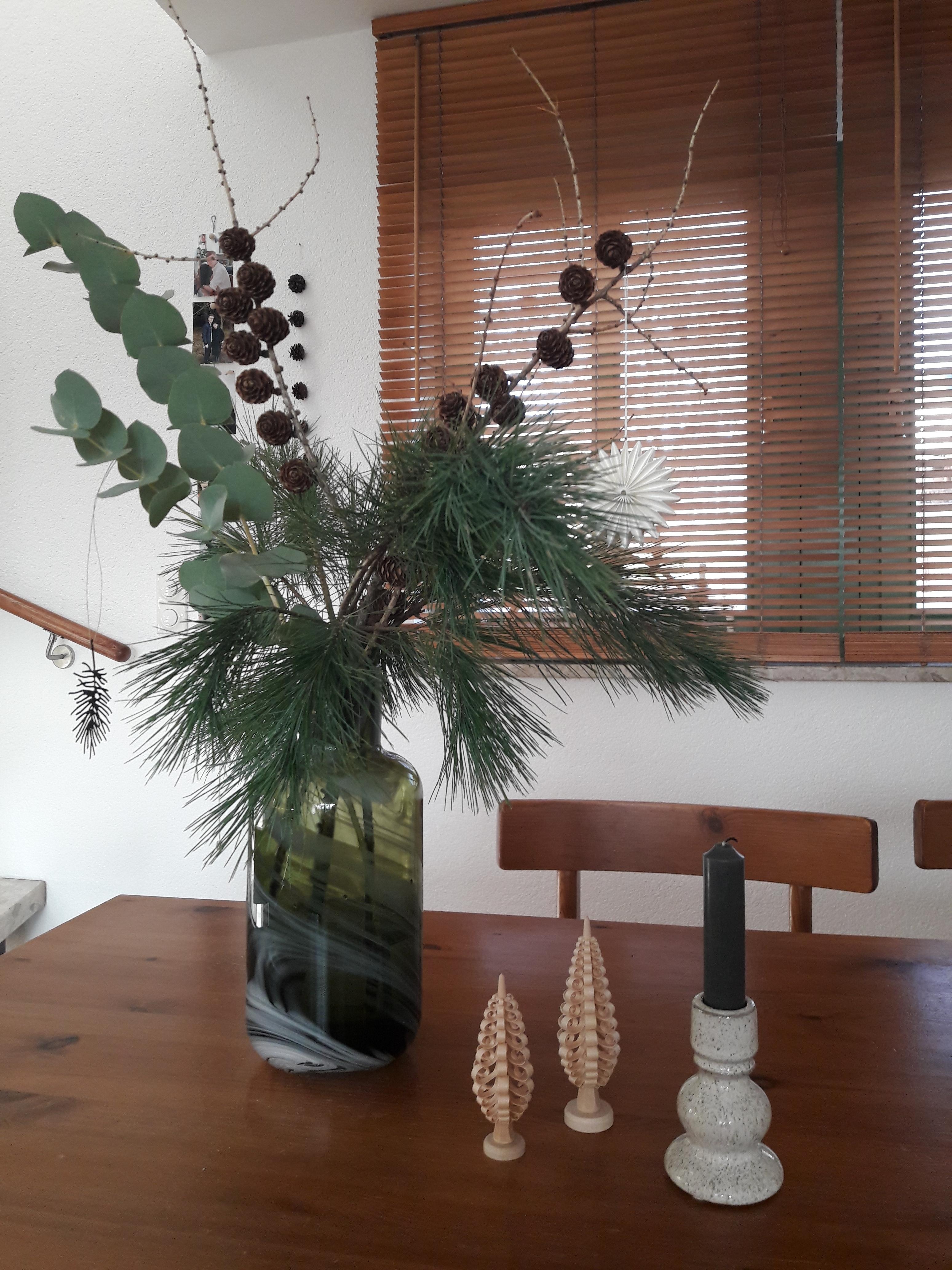 Kiefer, Lärche & #eucalyptus ... und wieder Bäumchen 😍 😉 #weihnachten #weihnachtsdeko #bloomingville #zeha 