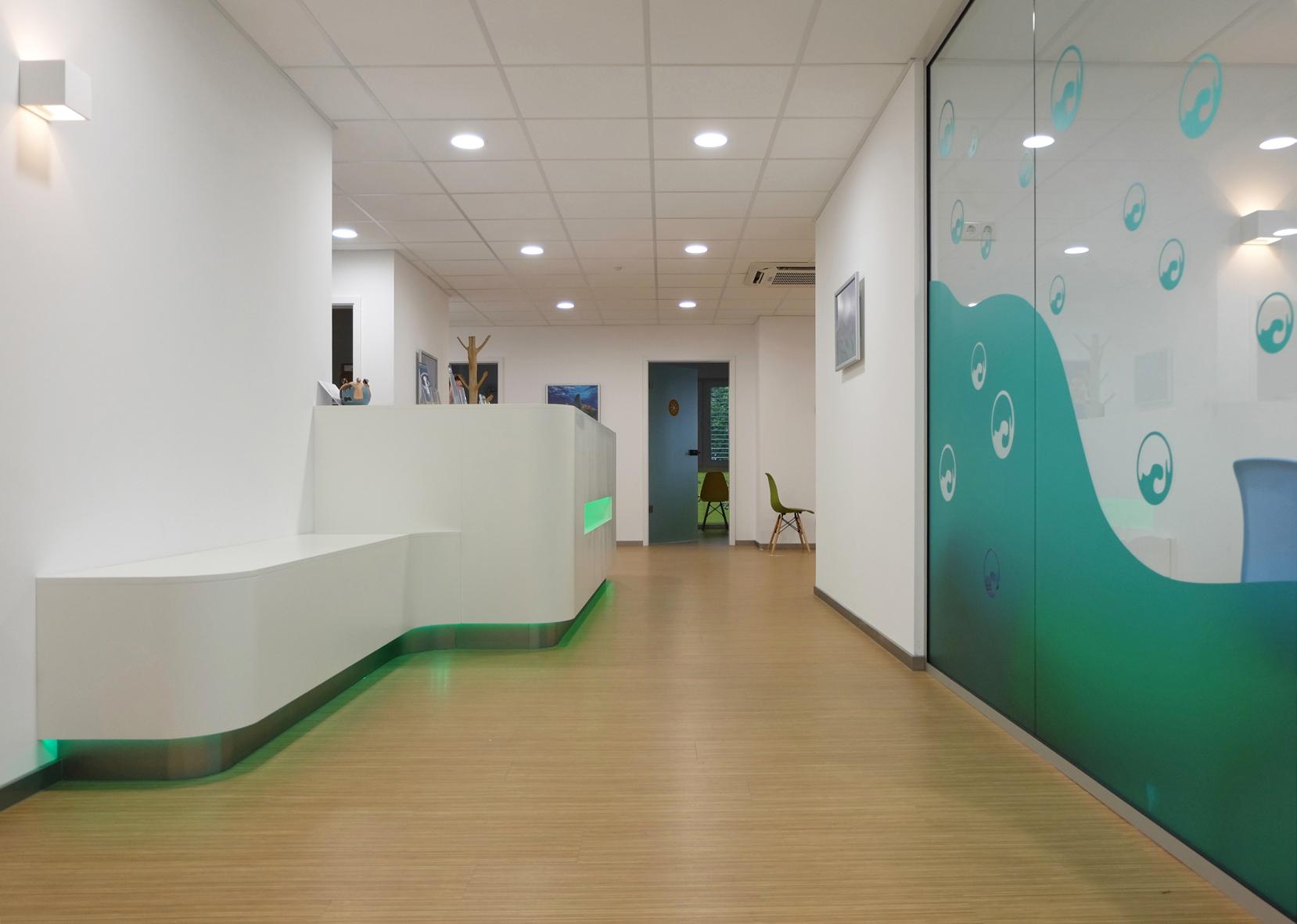 Kinderarztpraxis Eingangsbereich #innenarchitektur #arztpraxis ©Resonatorcoop