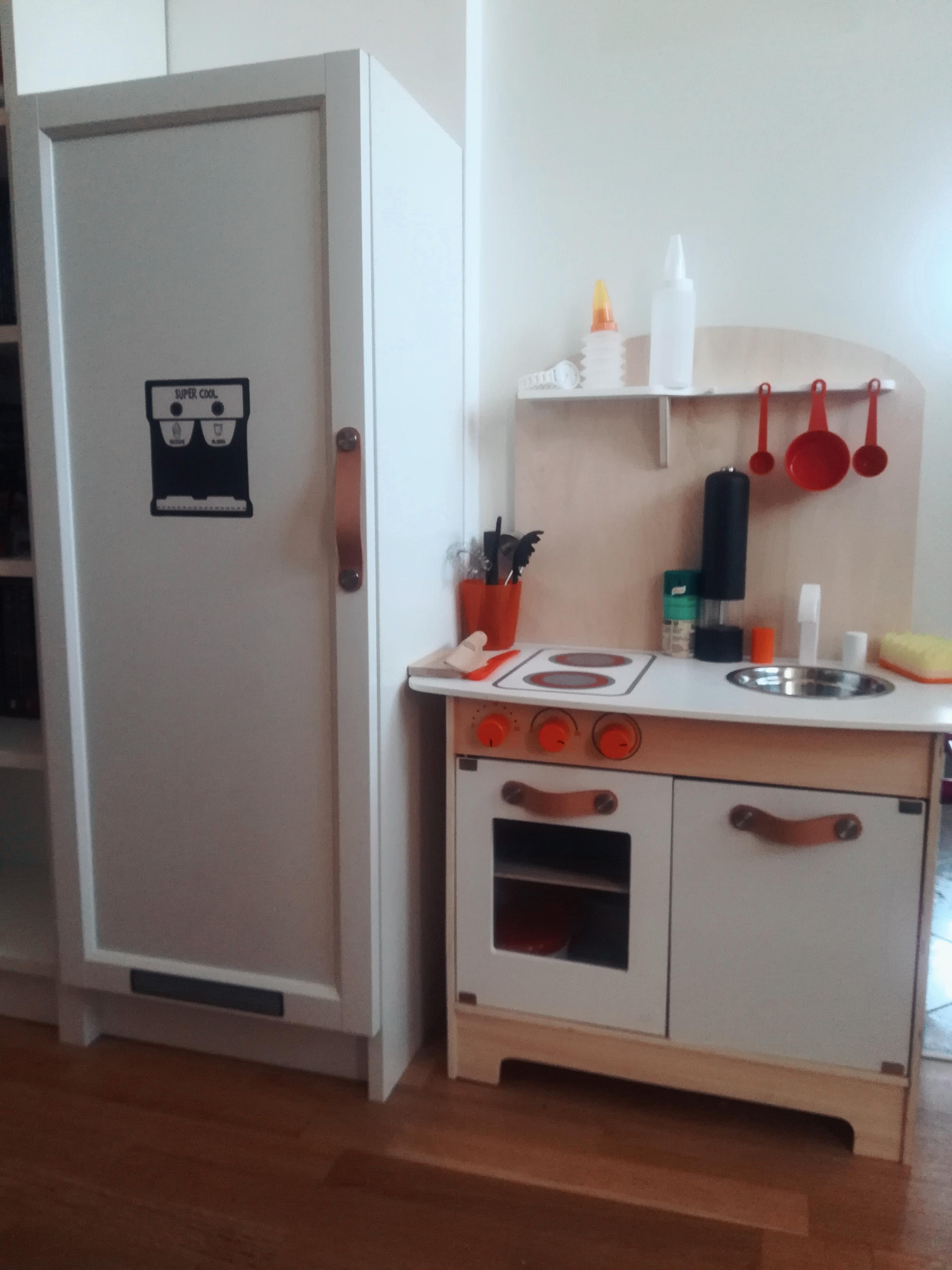 Kinderküche mit Kühlschrank 1/2
#kinderküche #diy #ikeahack