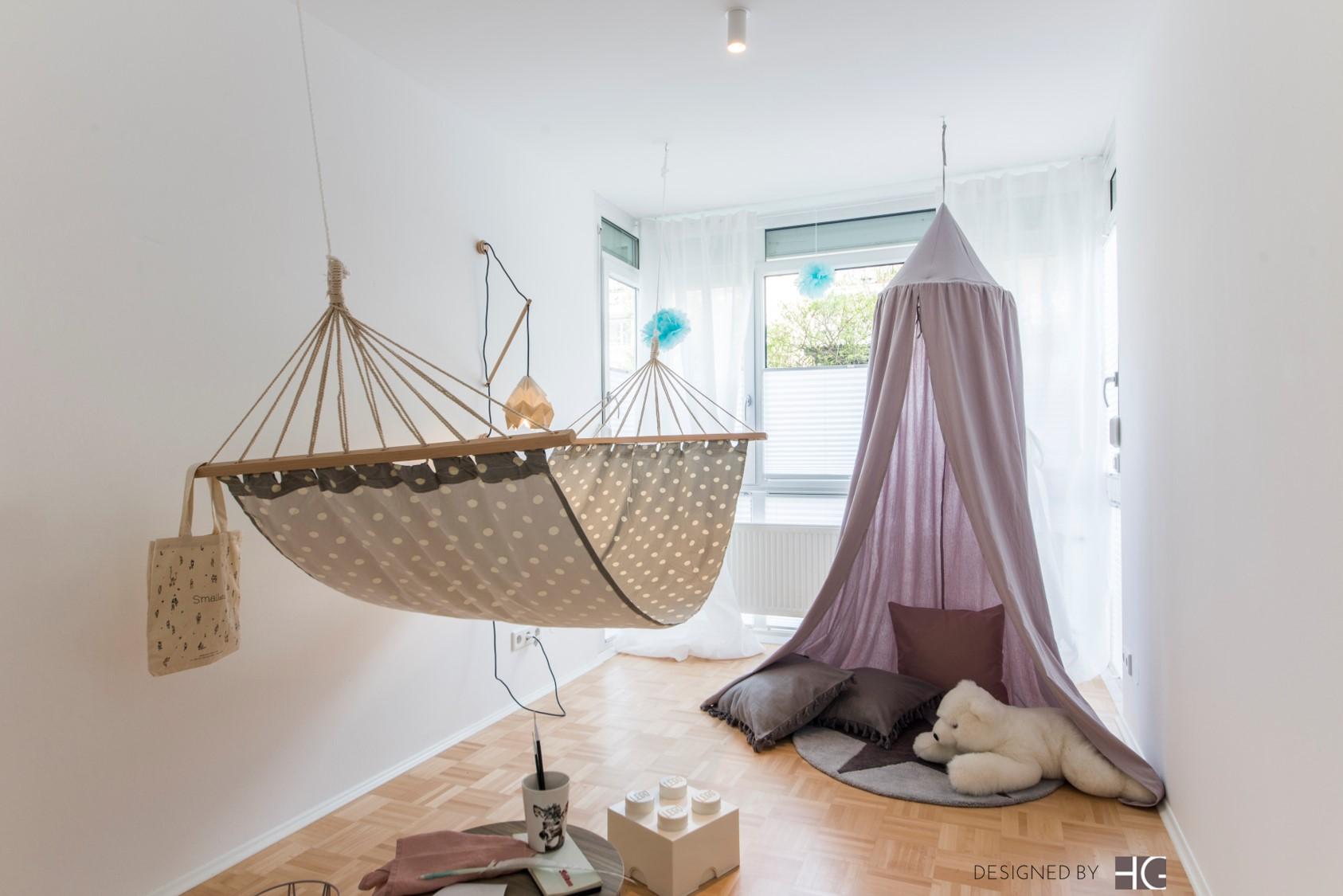 Kinderzimmer-Gestaltung in Grau-(Alt)Rosa #hängematte ©Foto & Styling: home staging Agentur Geschka