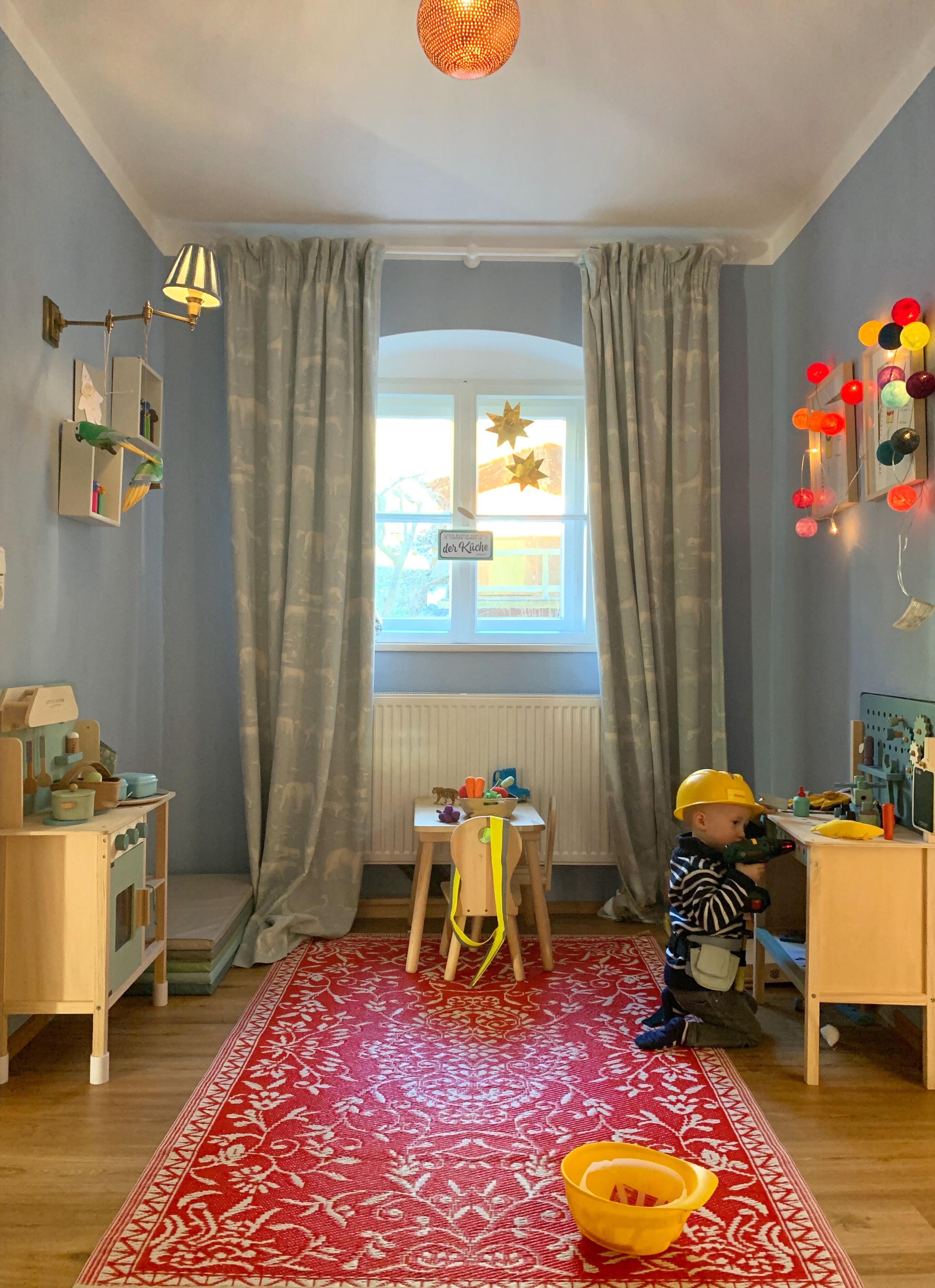 #Kinderzimmer #Kids #blau #Wandfarbe #rot #Teppich 