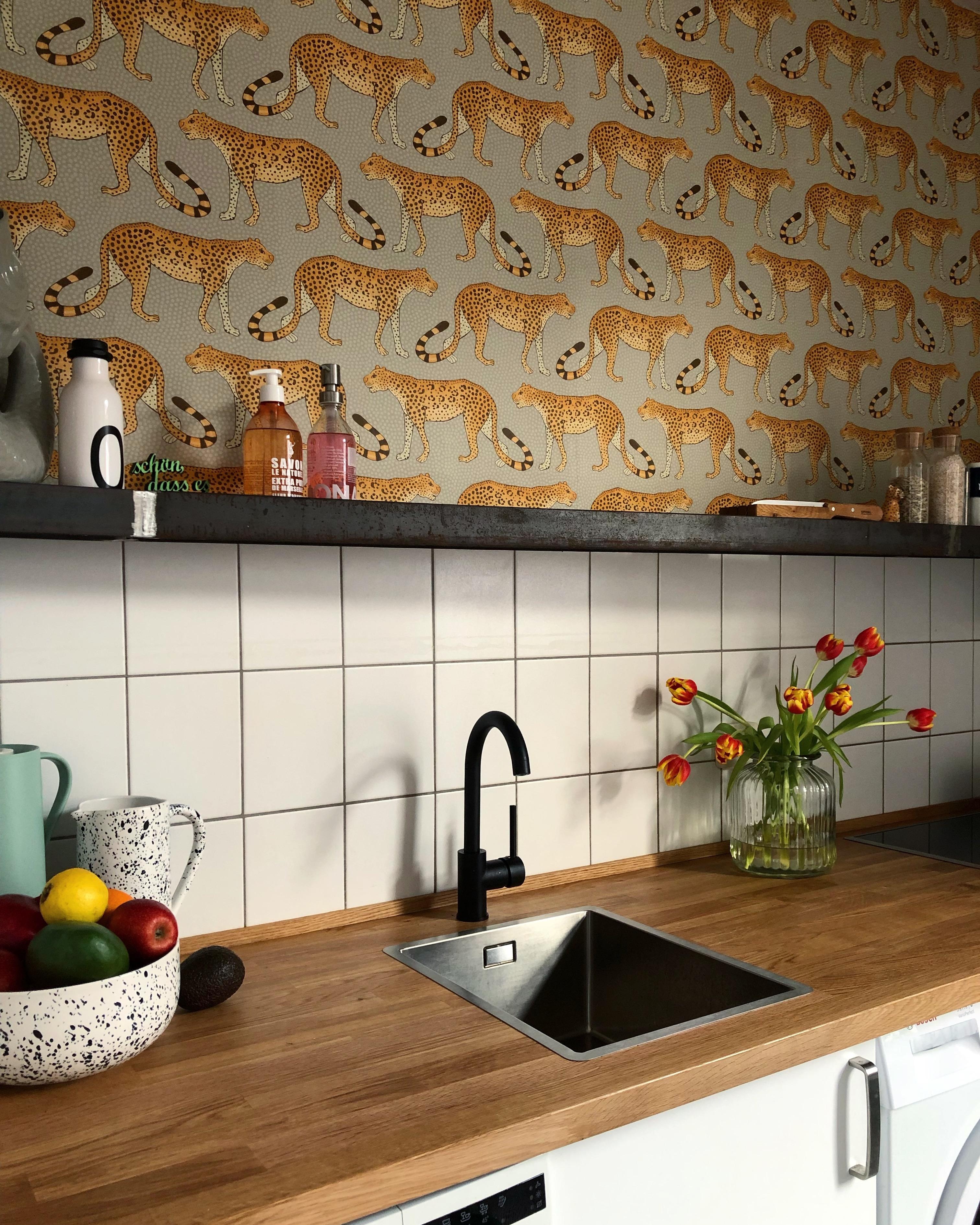 #kitchen #tapetenliebe #interior #couchstyle #couchliebt #leo #küche #coleandson #tulpen